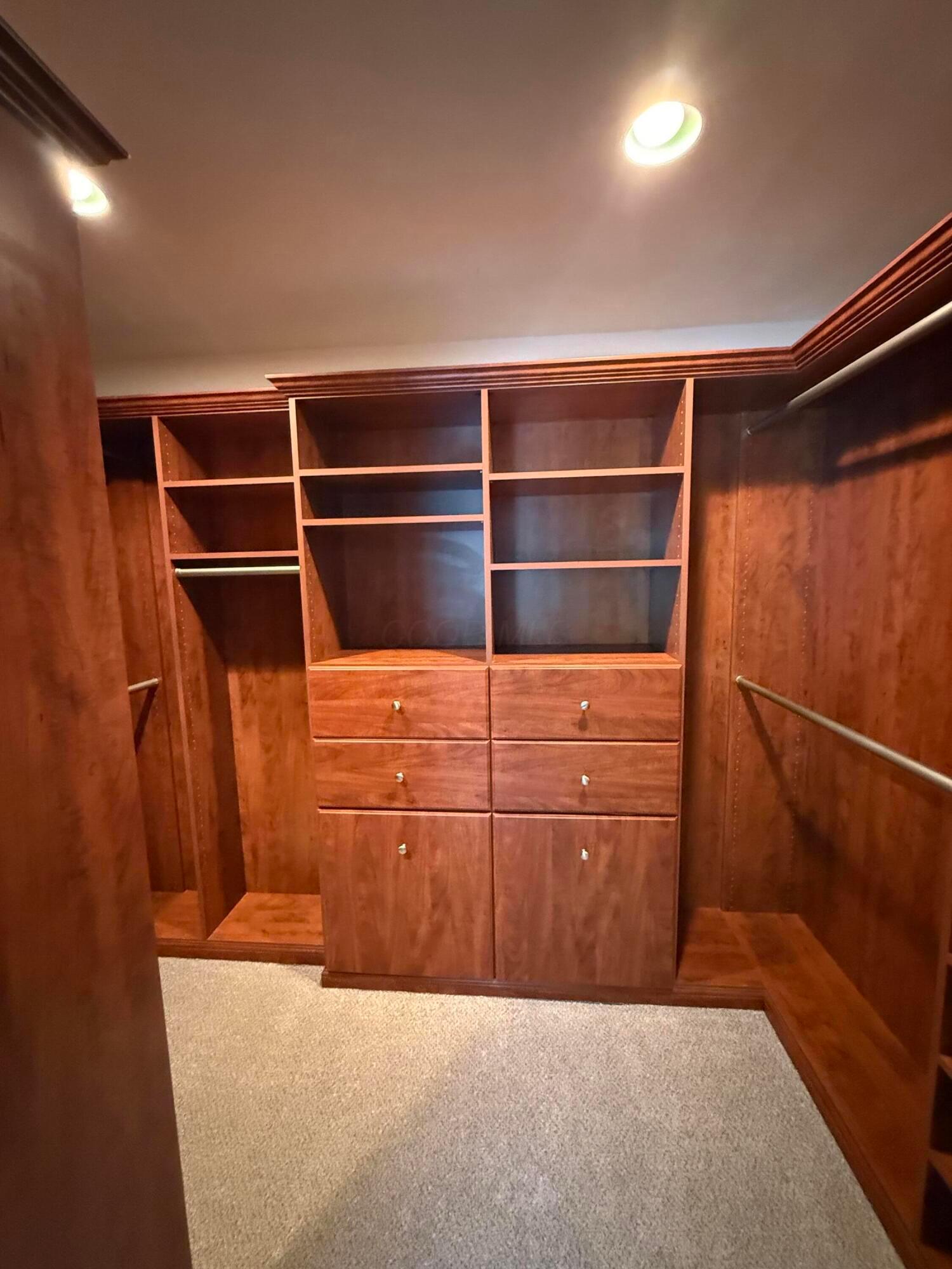 Columbus, Ohio, 43230, United States, 4 Bedrooms Bedrooms, ,3 BathroomsBathrooms,Residential,For Sale,1959310