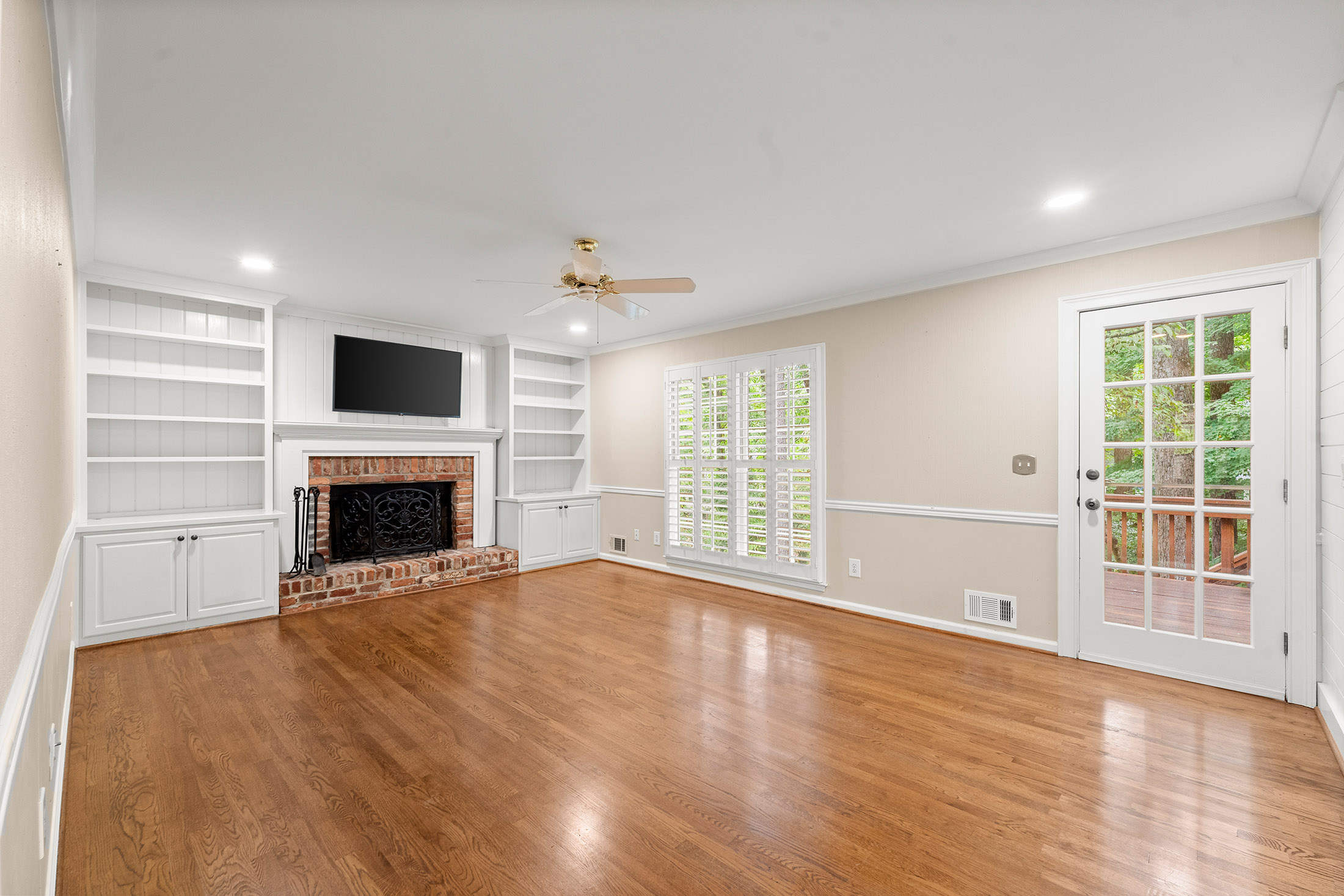  Beautifully Transformed Home in Lassiter School District - 物件實景