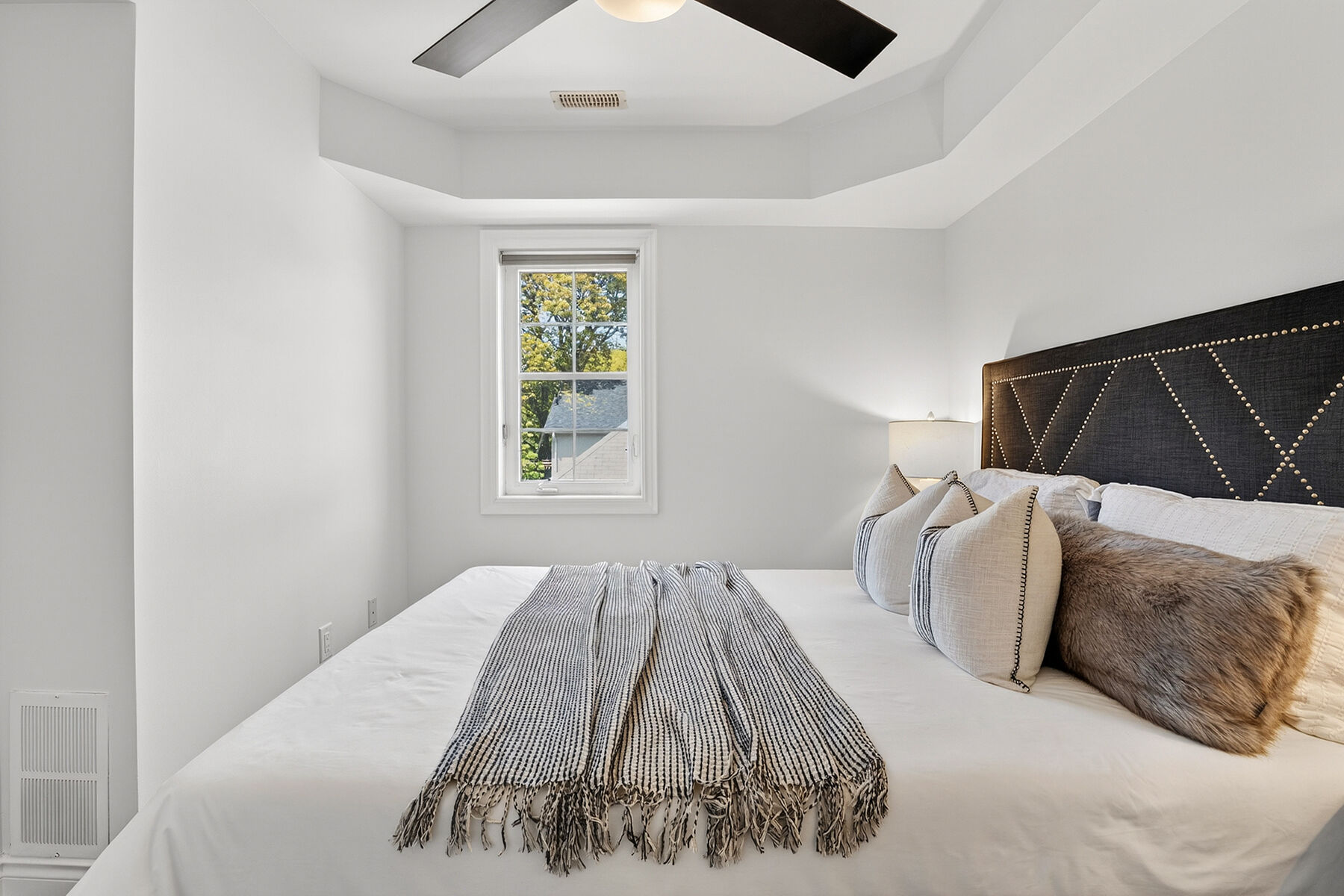  Rare Forest Hill Townhome - 物件實景