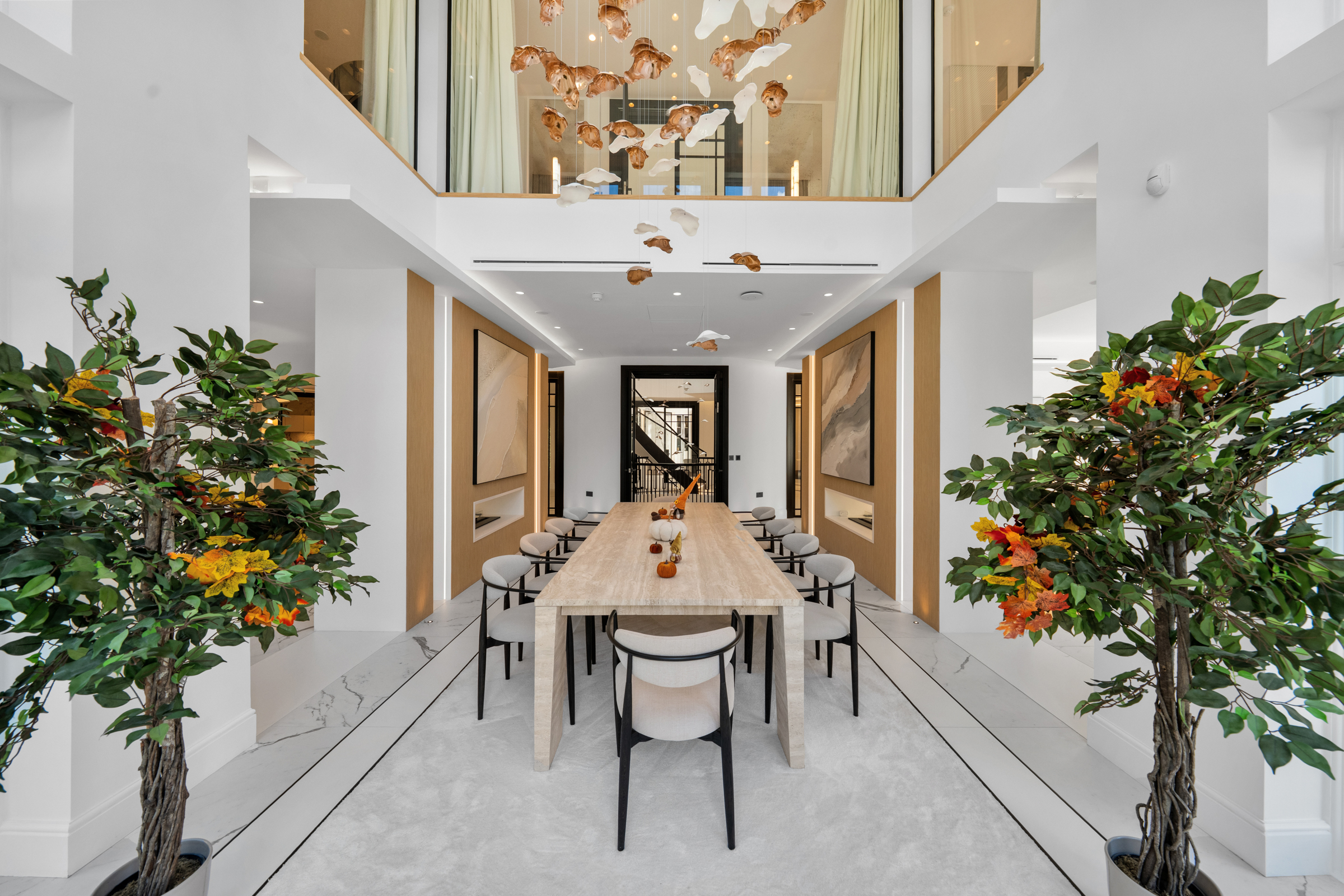  A six-bedroom St George’s Hill house with a private spa and rising-floor pool - 物件實景