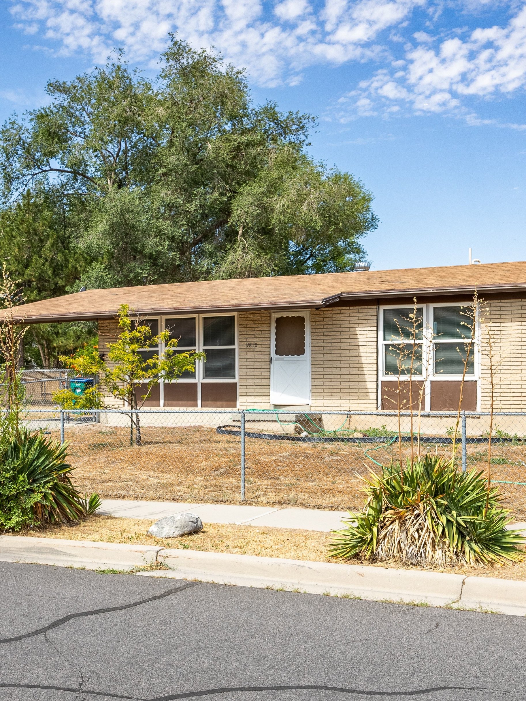  Investor Opportunity in Sandy: Below Market Value, Huge Upside Potential - 物件實景