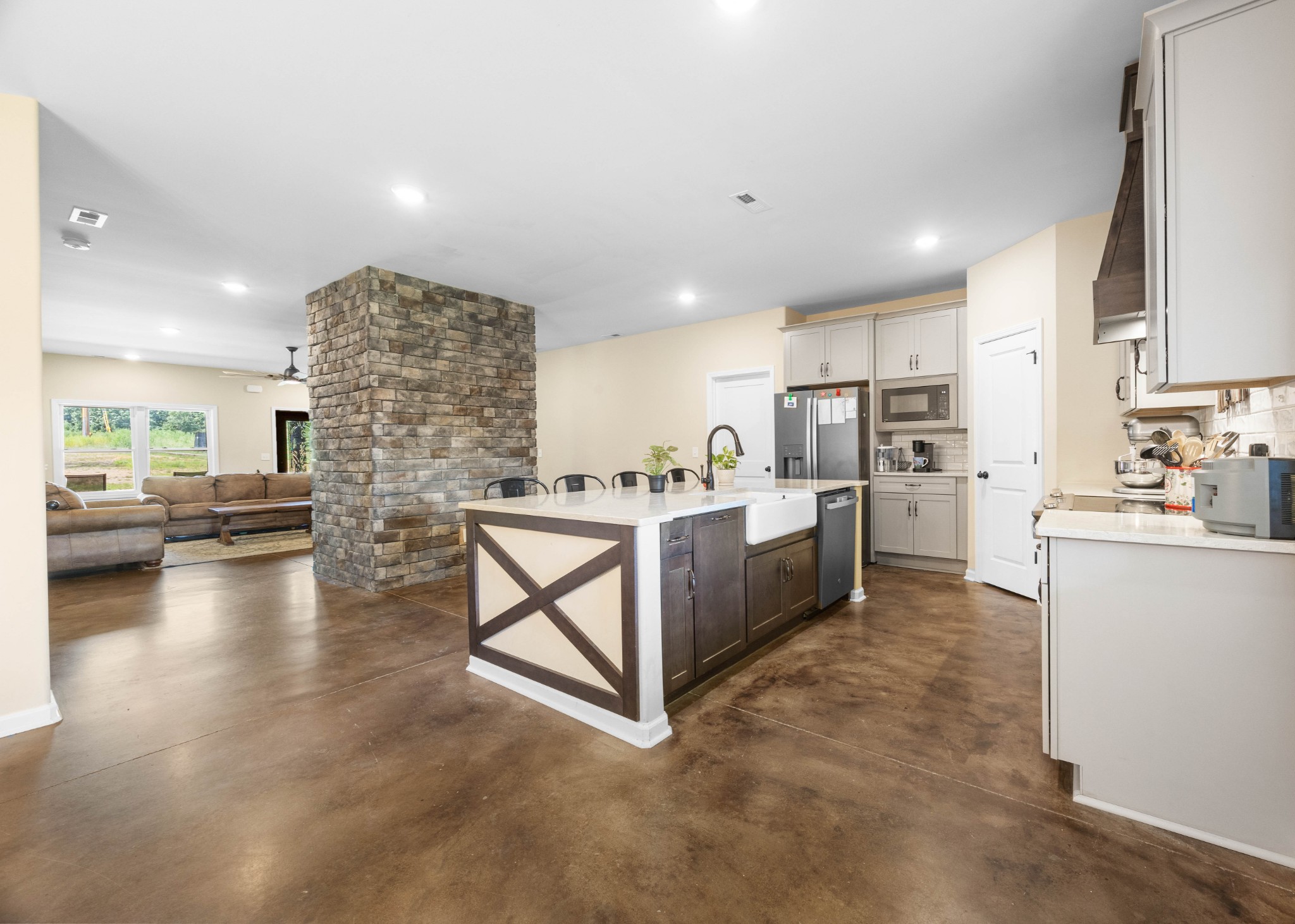 Indian Mound, Tennessee, 37079, United States, 3 Bedrooms Bedrooms, ,2 BathroomsBathrooms,Residential,For Sale,1866881