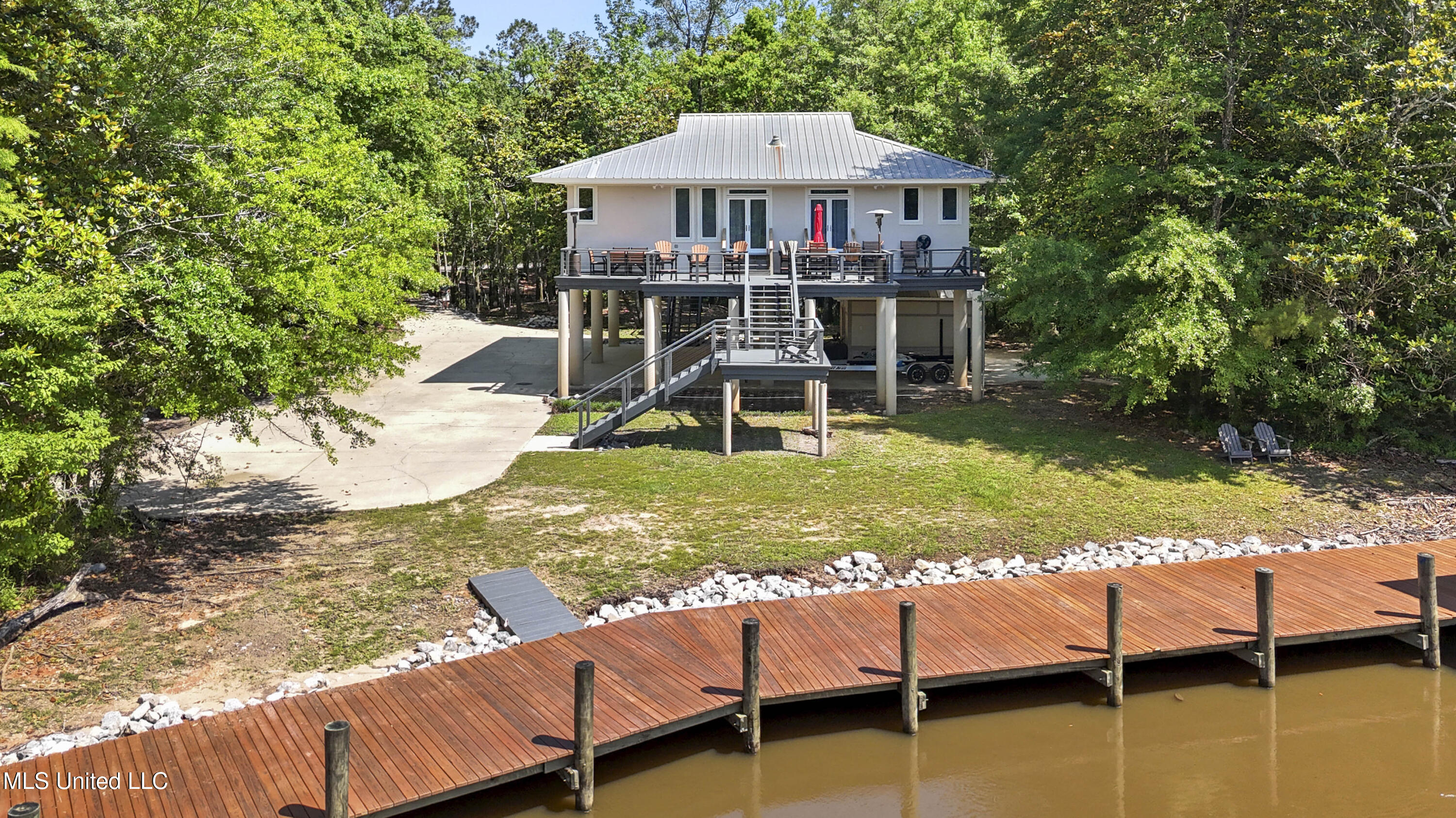 Biloxi, Mississippi, 39532, United States, 2 Bedrooms Bedrooms, ,2 BathroomsBathrooms,Residential,For Sale,1806133