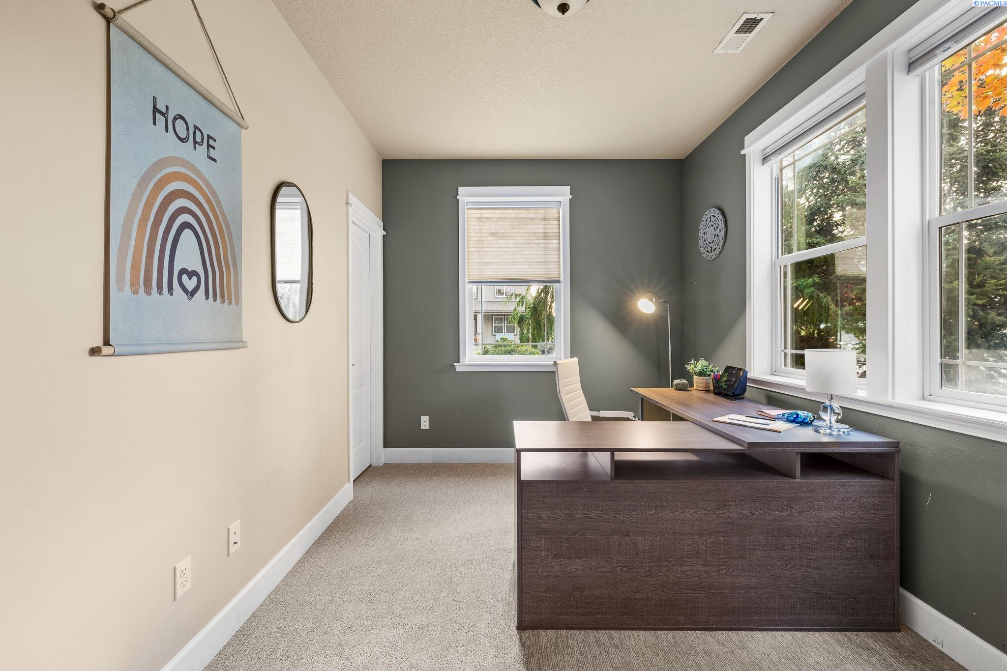 Kennewick, Washington, 99338, United States, 4 Bedrooms Bedrooms, ,3 BathroomsBathrooms,Residential,For Sale,1982934