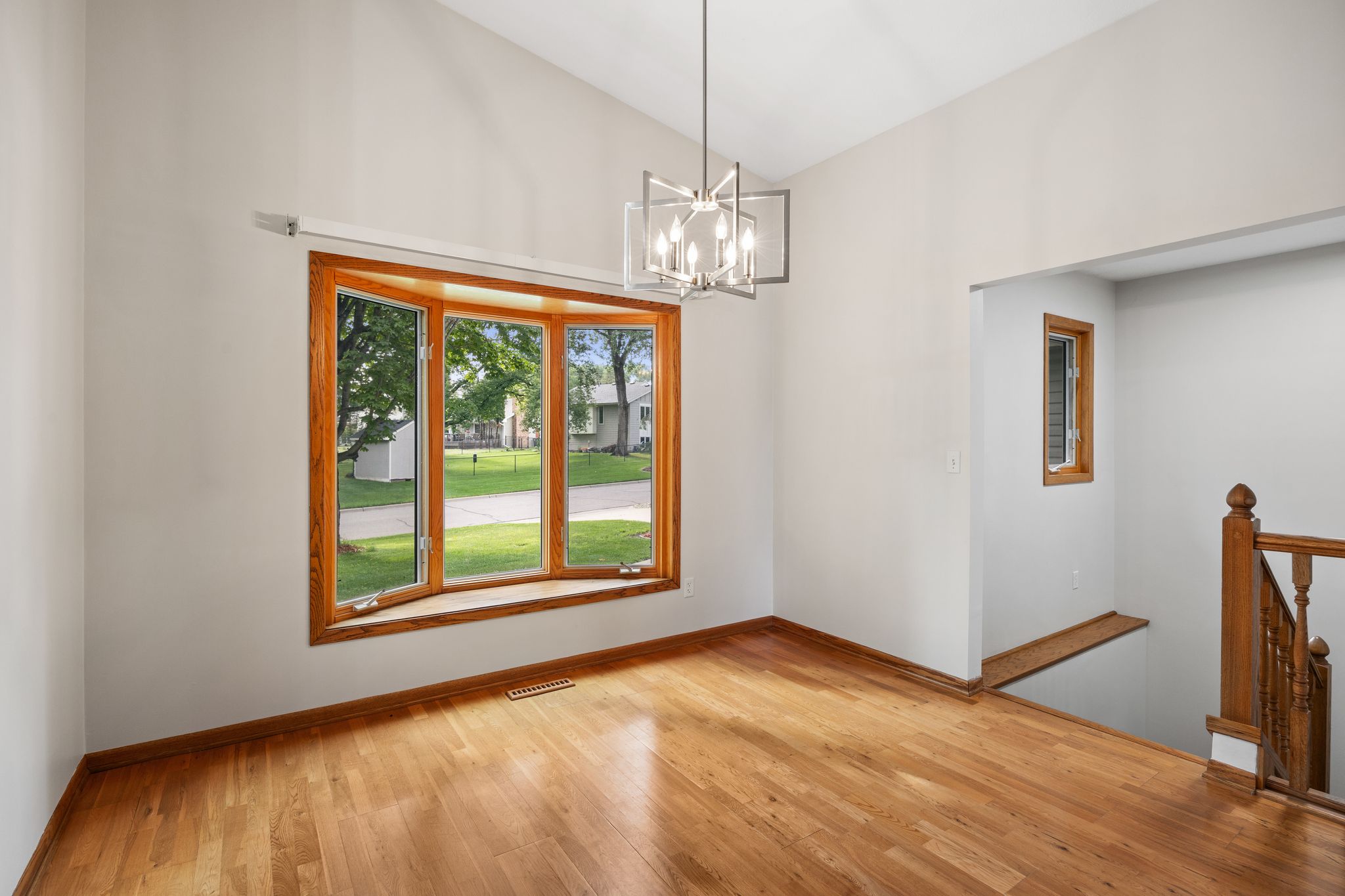  Exceptional Crystal Lake Retreat with Expansive Lakefront Living - 物件實景