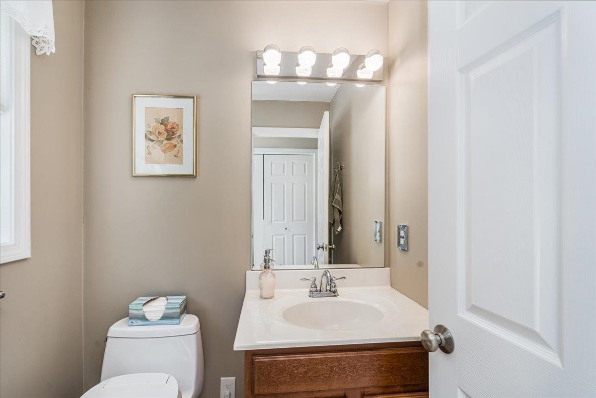 Bedford, New Hampshire, 03110, United States, 4 Bedrooms Bedrooms, ,3 BathroomsBathrooms,Residential,For Sale,1940392