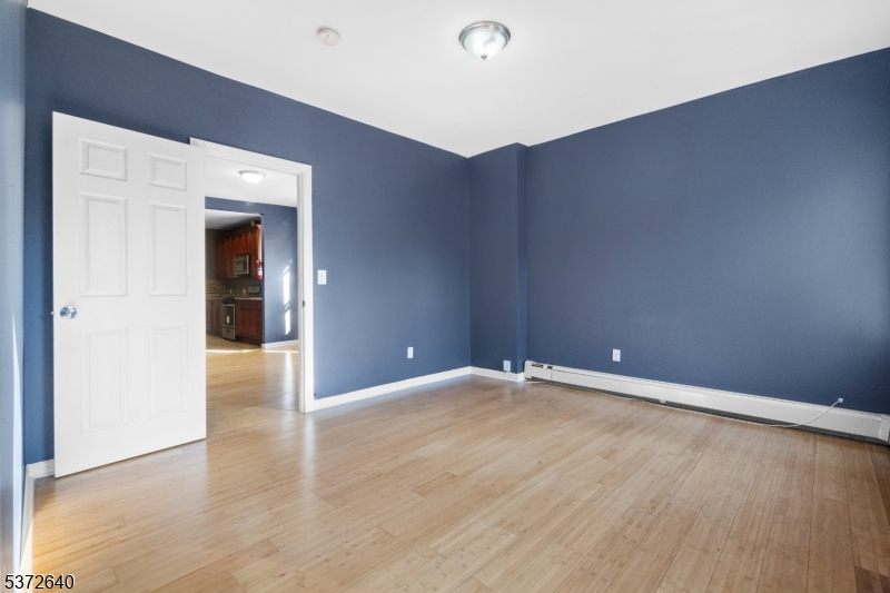 Irvington Twp., New Jersey, 07111, United States, 6 Bedrooms Bedrooms, ,2 BathroomsBathrooms,Residential,For Sale,1896504