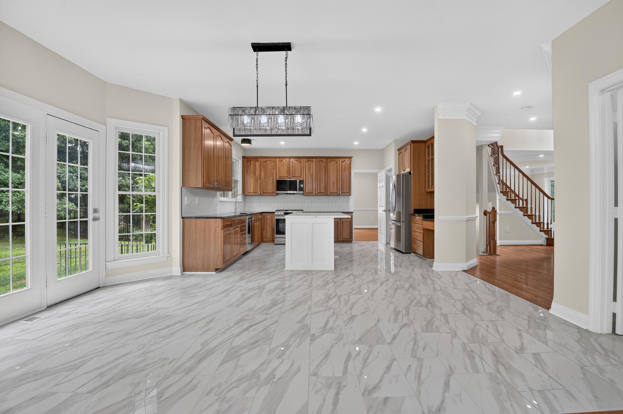  13621 Pine View Lane, Rockville, MD 20850 - 物件實景