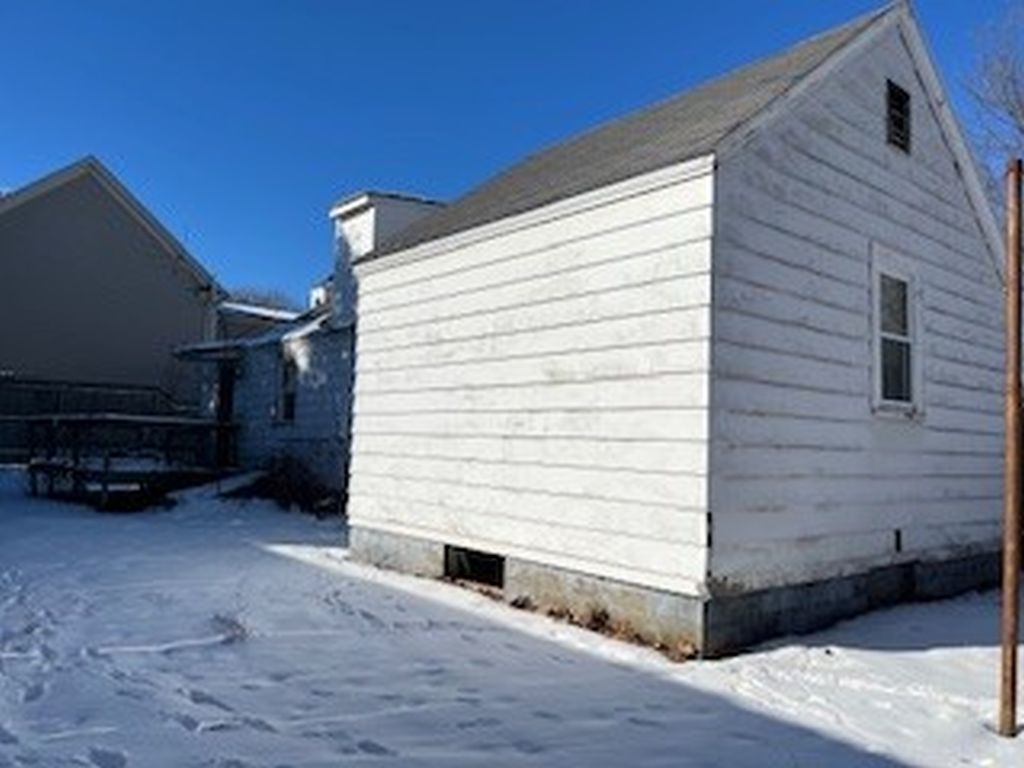 Portsmouth, New Hampshire, 03901, United States, 3 Bedrooms Bedrooms, ,1 BathroomBathrooms,Residential,For Sale,2005632