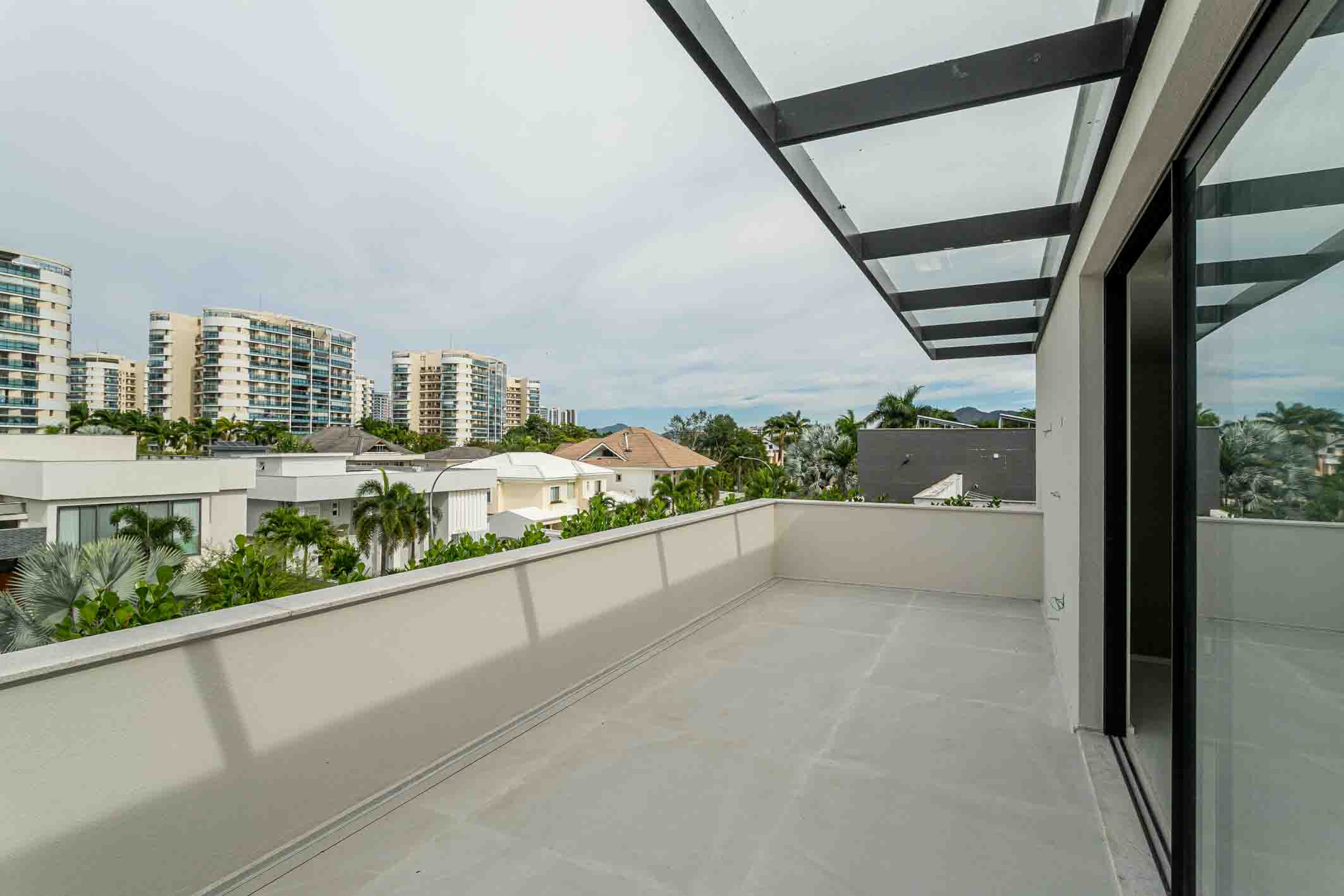  Contemporary house in a sought-after condominium - 物件實景