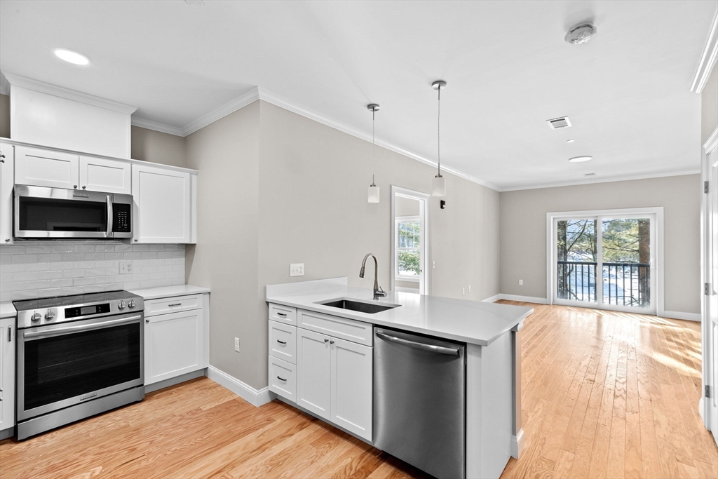 Milton, Massachusetts, 02186, United States, 2 Bedrooms Bedrooms, ,2 BathroomsBathrooms,Residential,For Sale,1865271