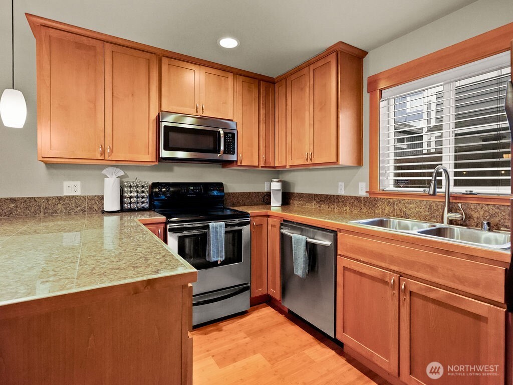 Seattle, Washington, 98144, United States, 2 Bedrooms Bedrooms, ,2 BathroomsBathrooms,Residential,For Sale,1987388