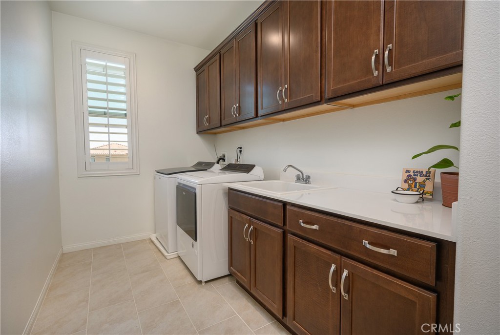 Murrieta, California, 92563, United States, 3 Bedrooms Bedrooms, ,3 BathroomsBathrooms,Residential,For Sale,1927854