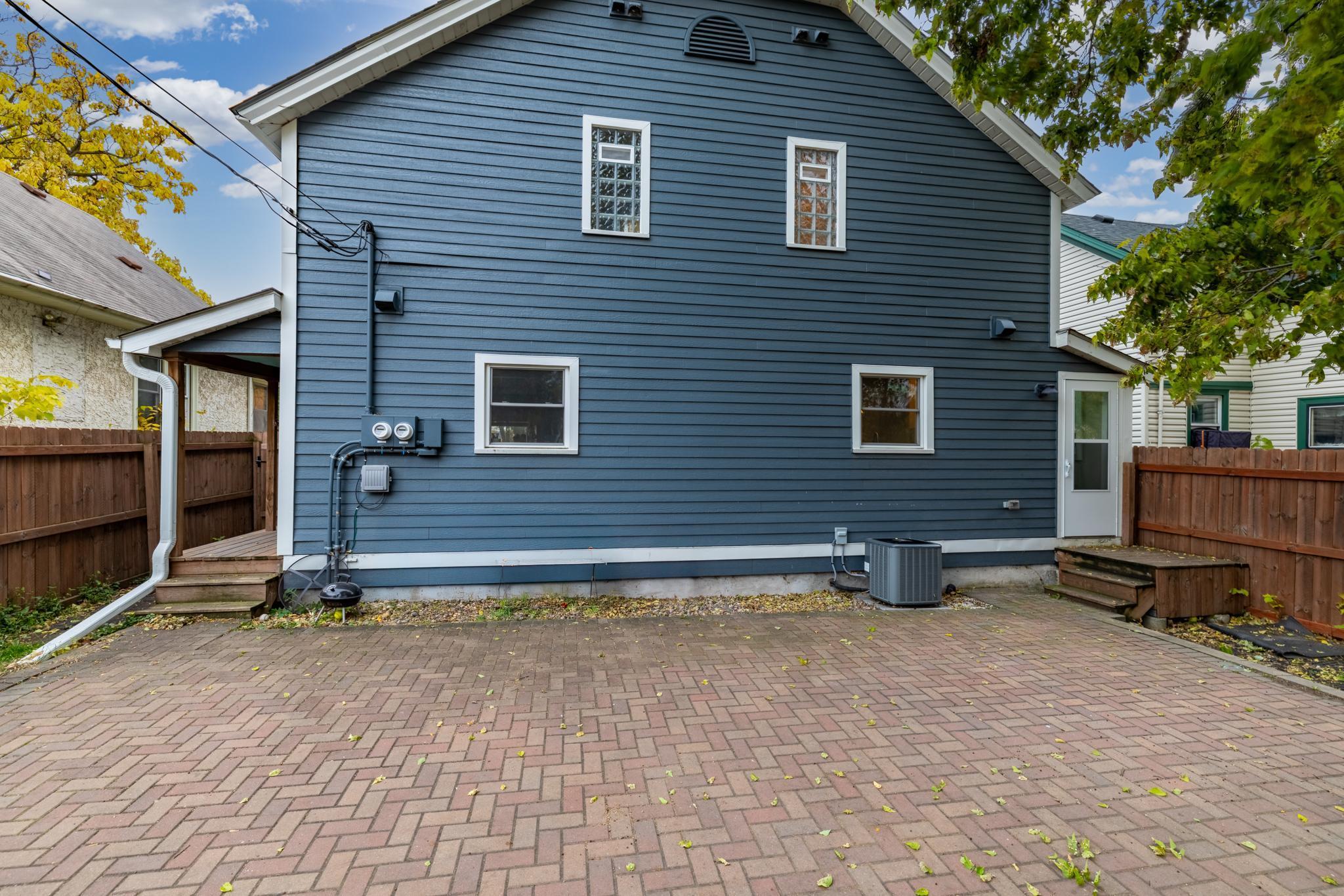 Saint Paul, Minnesota, 55102, United States, ,Residential,For Sale,1989124