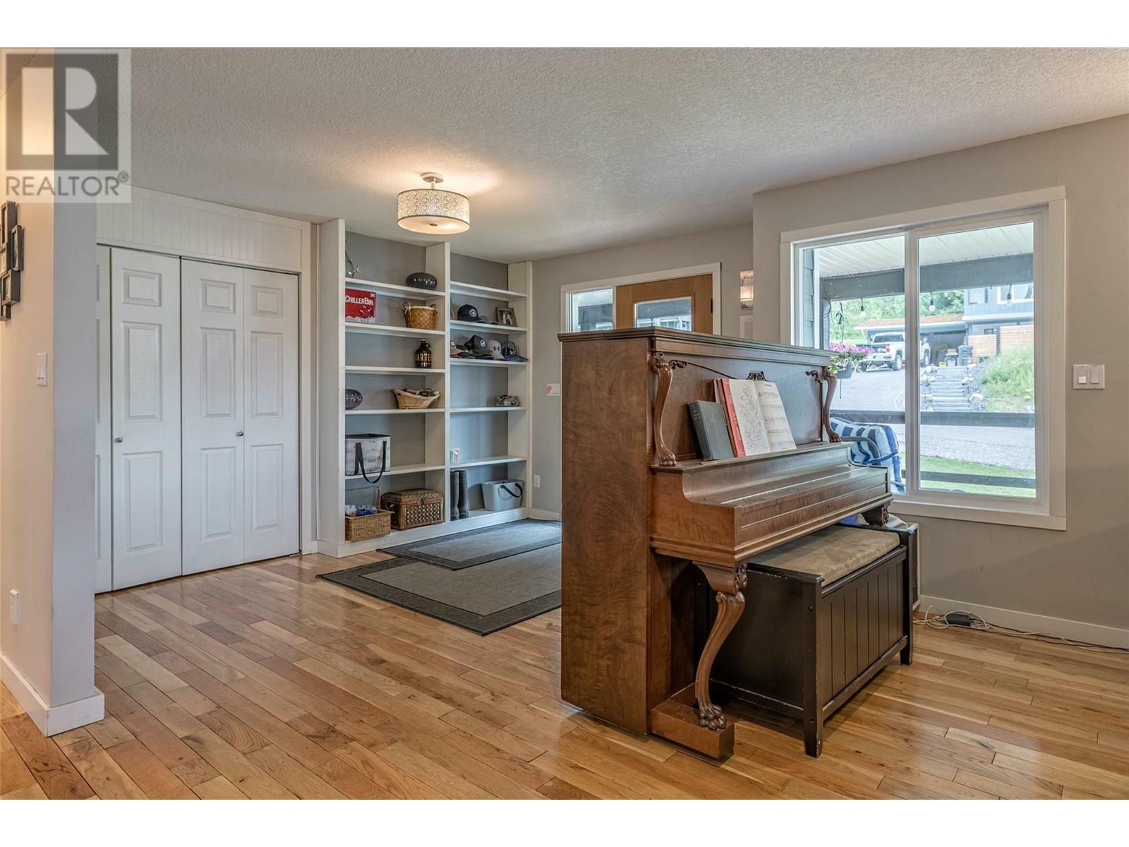 SPALLUMCHEEN, British Columbia, V4Y 0S6, CA, 3 Bedrooms Bedrooms, ,3 BathroomsBathrooms,Residential,For Sale,1874999