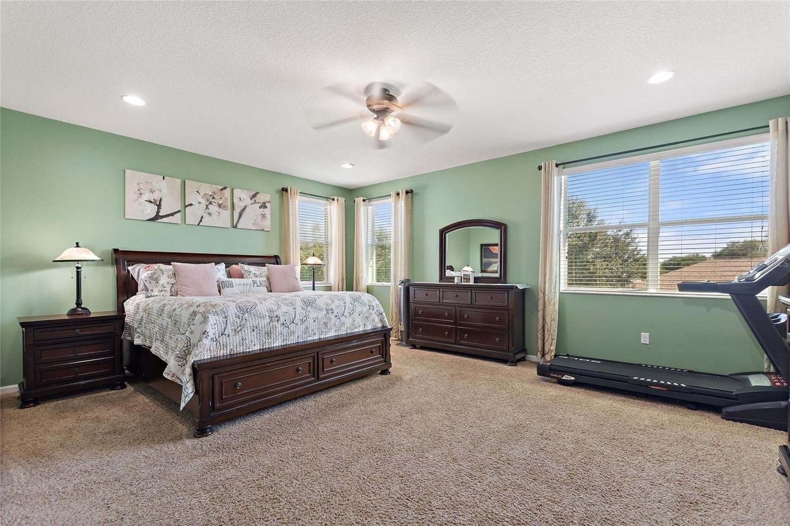 AUBURNDALE, Florida, 33823, United States, 5 Bedrooms Bedrooms, ,5 BathroomsBathrooms,Residential,For Sale,1986097