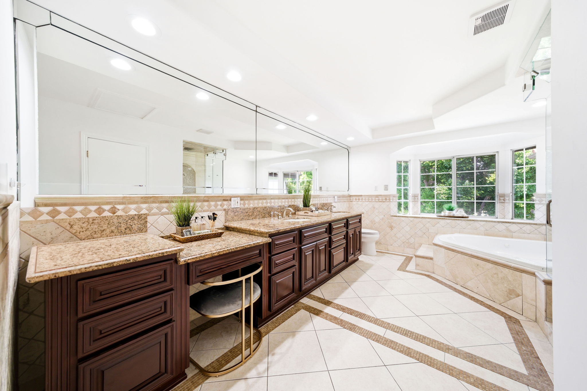  4115 Laurelgrove Ave - 物件實景
