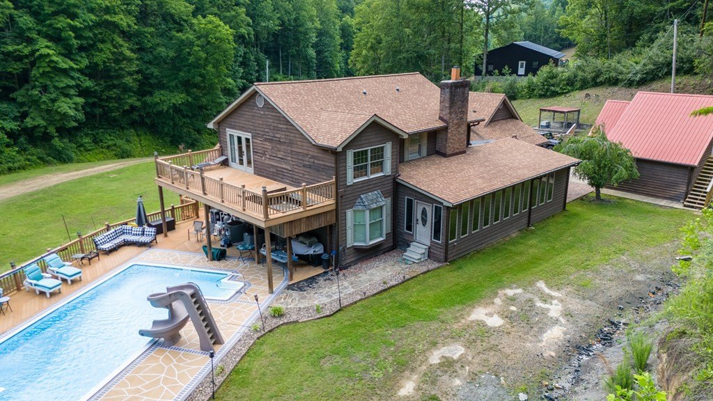 Prestonsburg, Kentucky, 41653, United States, 4 Bedrooms Bedrooms, ,5 BathroomsBathrooms,Residential,For Sale,2048061