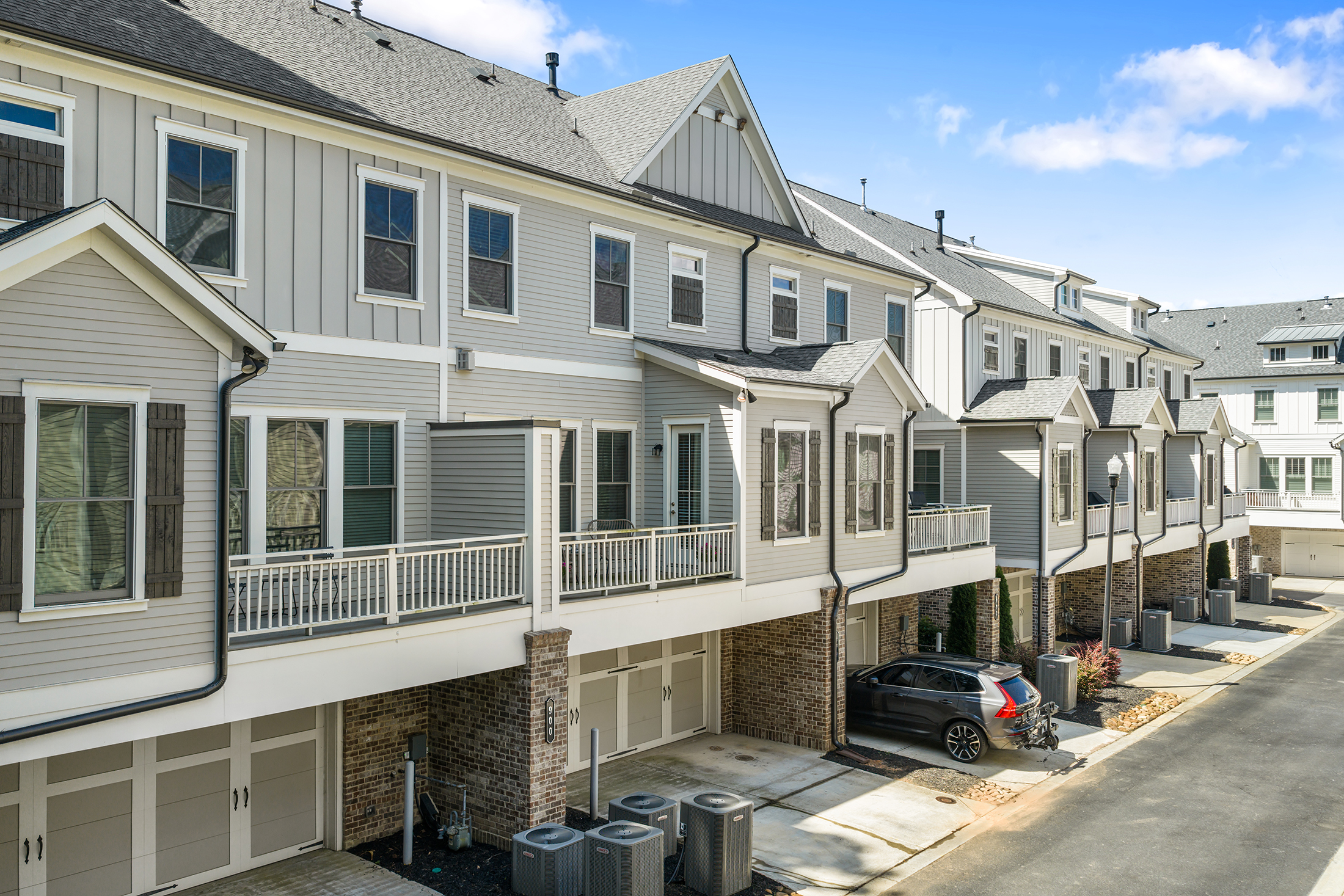  Beautifully Appointed Three-story Townhome - 物件實景