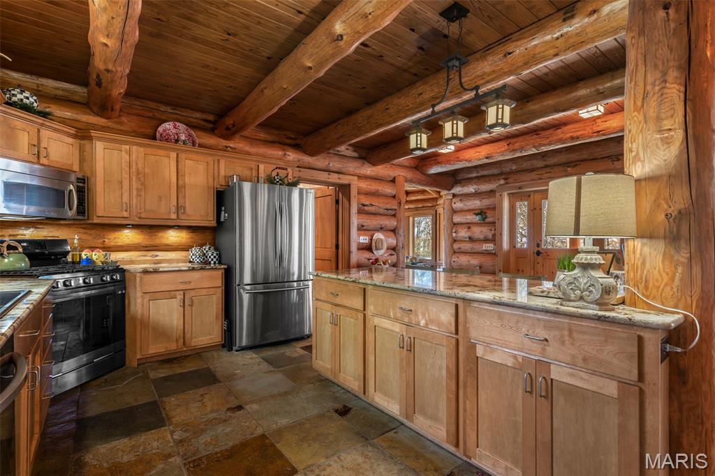 Farmington, Missouri, 63640, United States, 3 Bedrooms Bedrooms, ,4 BathroomsBathrooms,Residential,For Sale,1991980