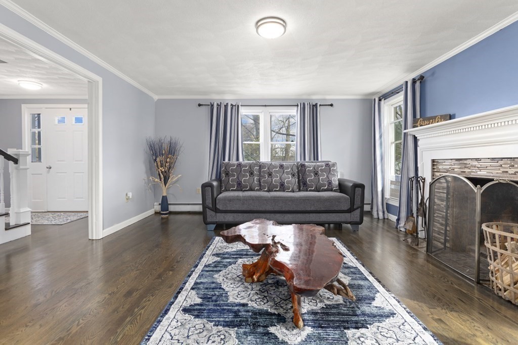 Saugus, Massachusetts, 01906, United States, 3 Bedrooms Bedrooms, ,3 BathroomsBathrooms,Residential,For Sale,1931049