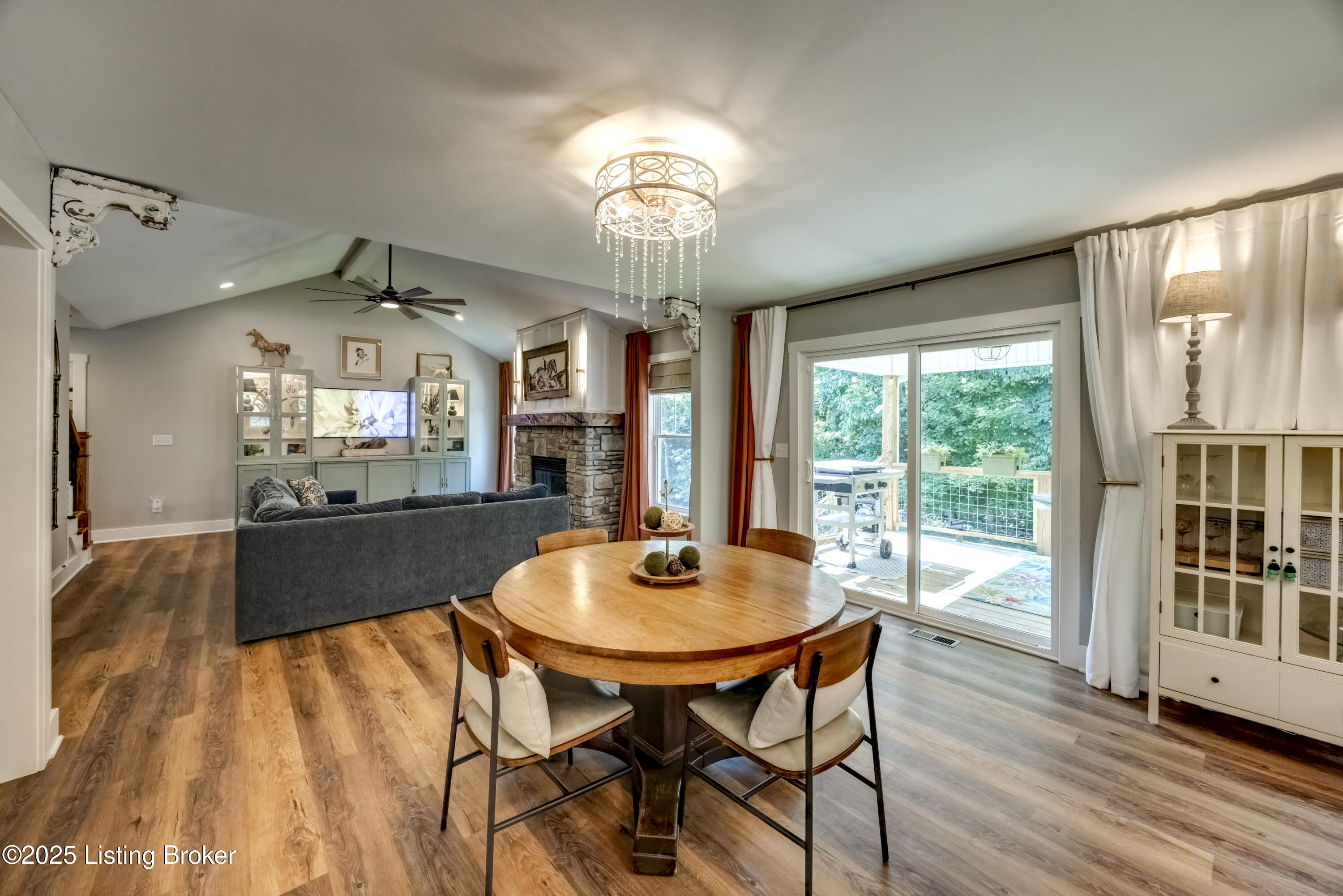 Crestwood, Kentucky, 40014, United States, 5 Bedrooms Bedrooms, ,4 BathroomsBathrooms,Residential,For Sale,1907085