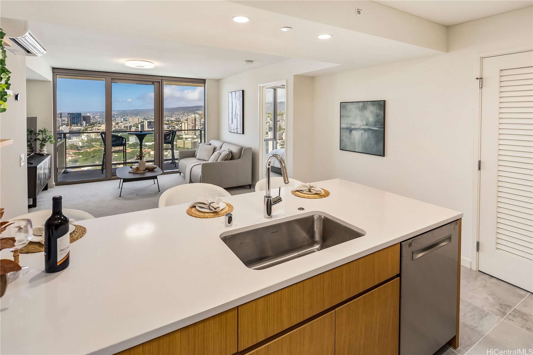 Honolulu, Hawaii, 96814, United States, 2 Bedrooms Bedrooms, ,2 BathroomsBathrooms,Residential,For Sale,1999613