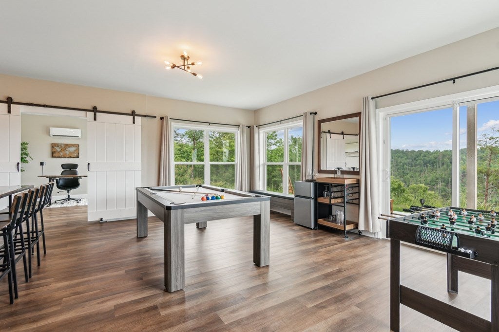 Ellijay, Georgia, 30540, United States, 3 Bedrooms Bedrooms, ,3 BathroomsBathrooms,Residential,For Sale,1859114