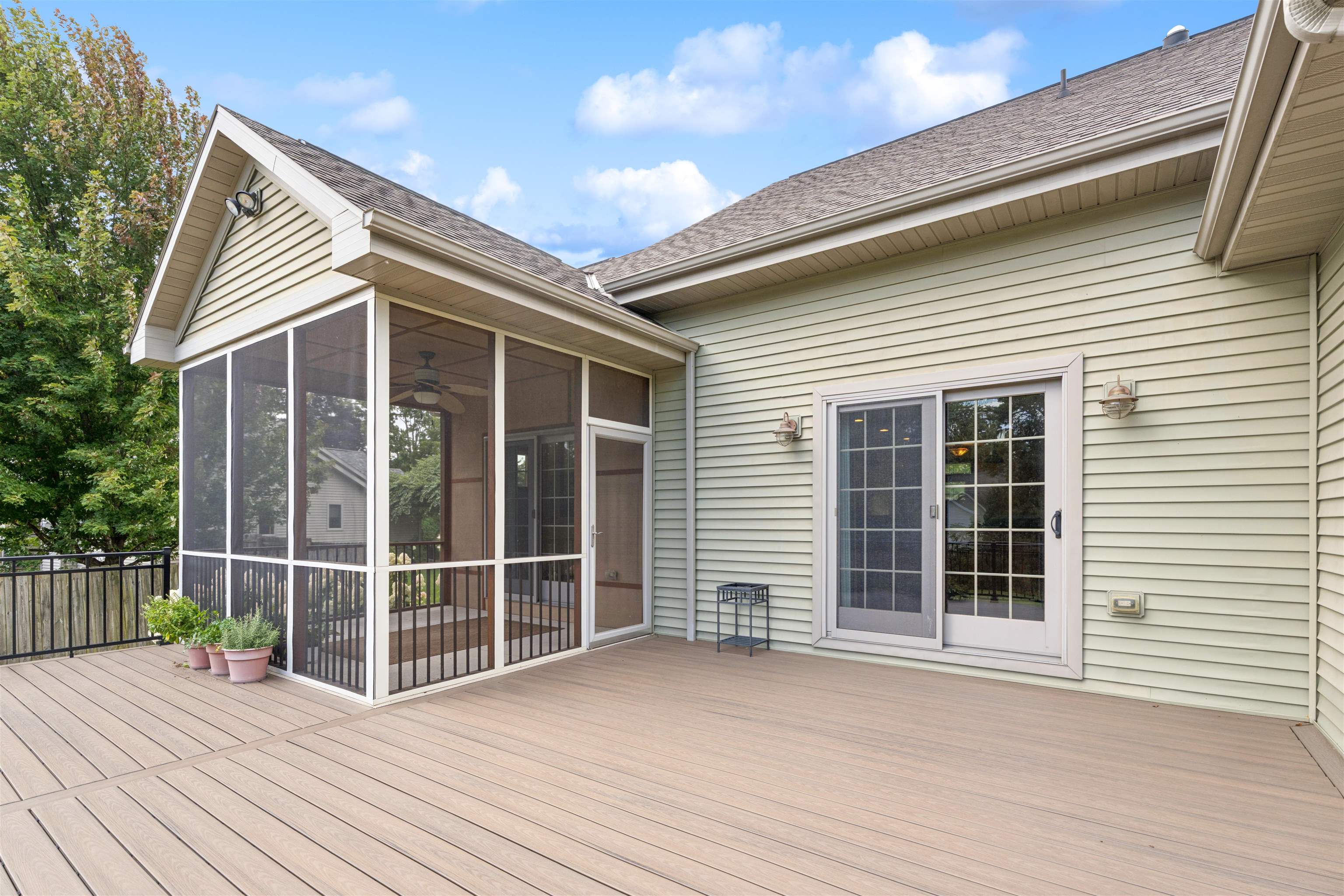 APPLETON, Wisconsin, 54913, United States, 4 Bedrooms Bedrooms, ,4 BathroomsBathrooms,Residential,For Sale,1942240