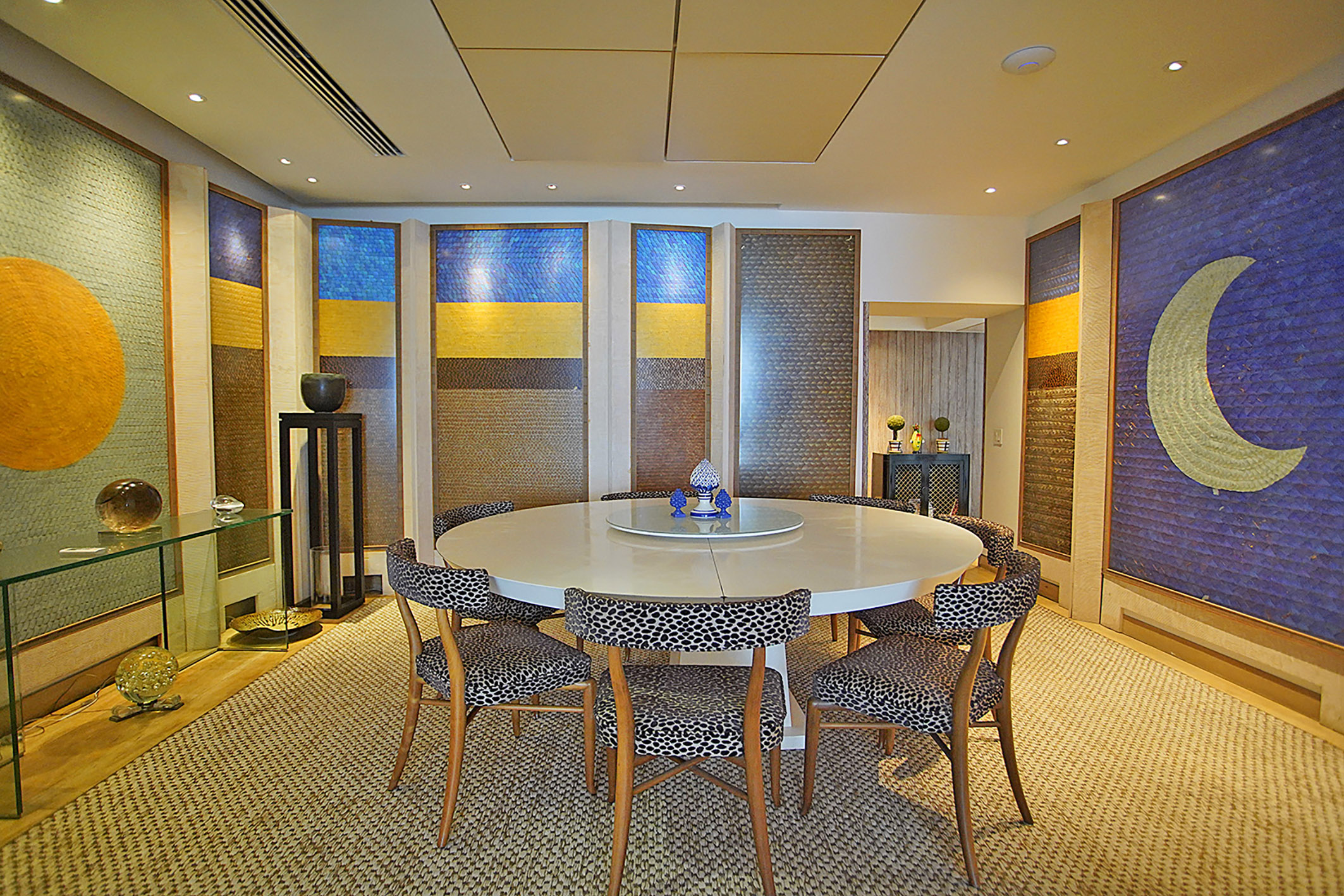  Oceanfront duplex penthouse with panoramic views and refined interiors - 物件實景