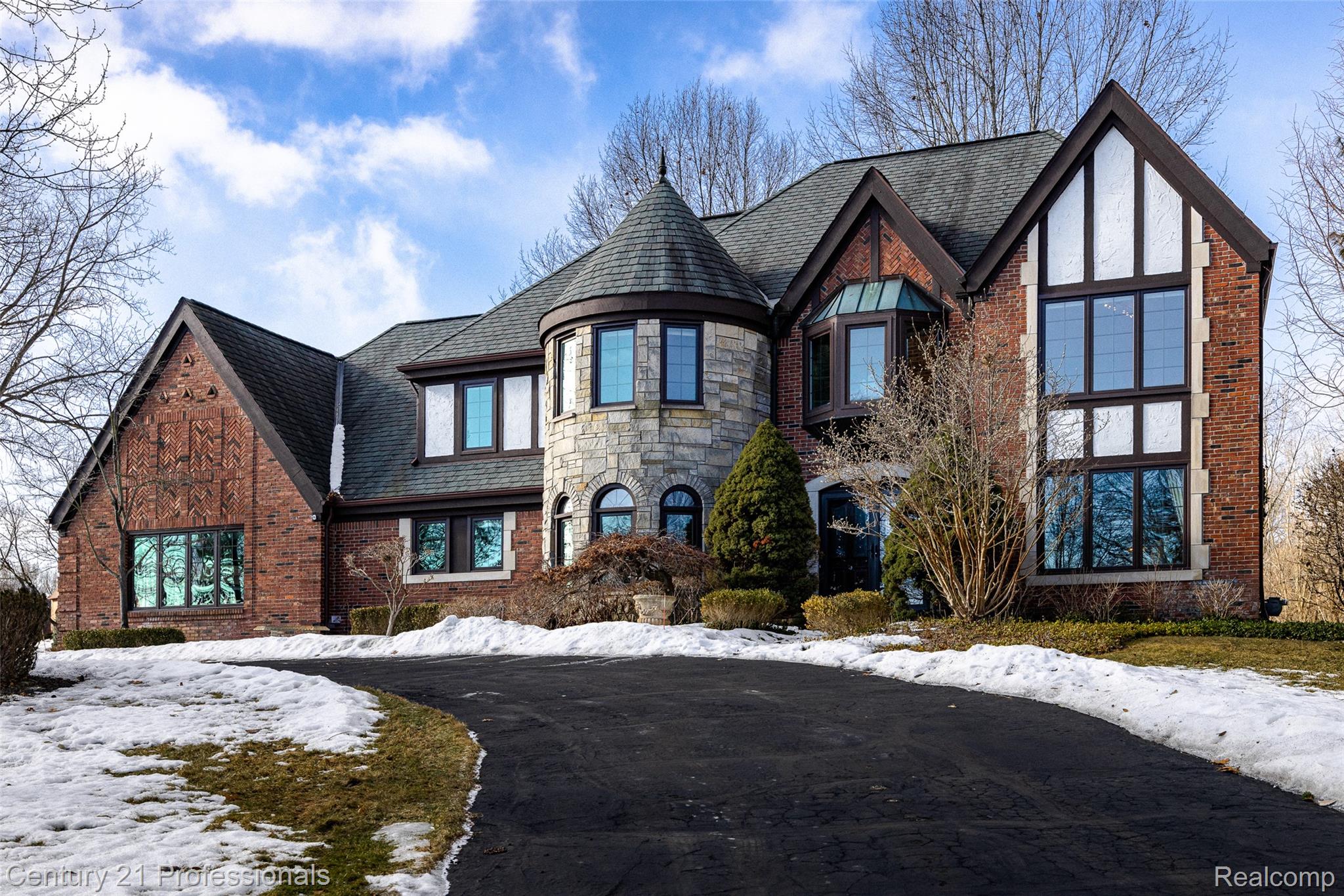 Rochester, Michigan, 48306, United States, 4 Bedrooms Bedrooms, ,3 BathroomsBathrooms,Residential,For Sale,1943231