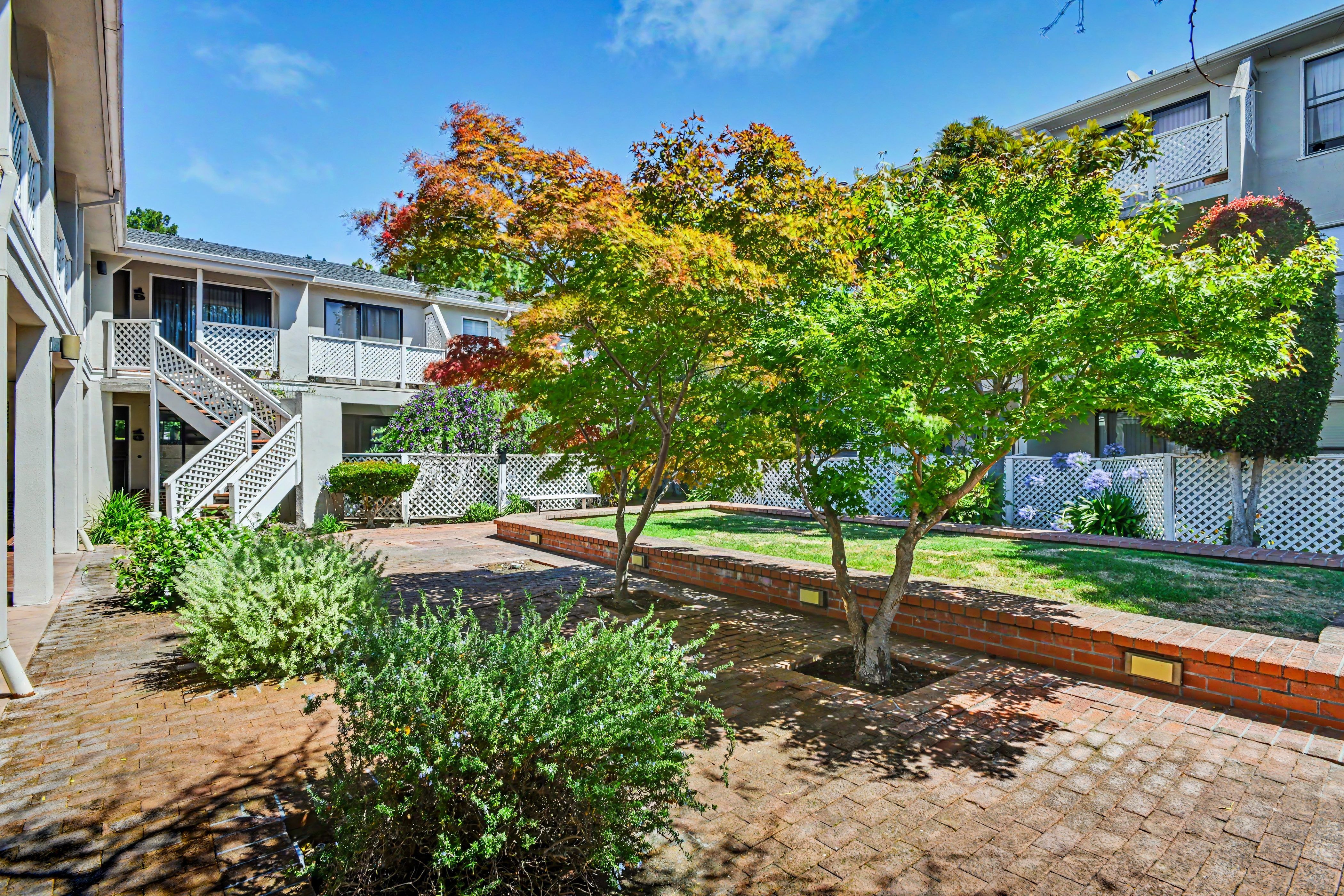  Ground-Level Garden Condo - 物件實景