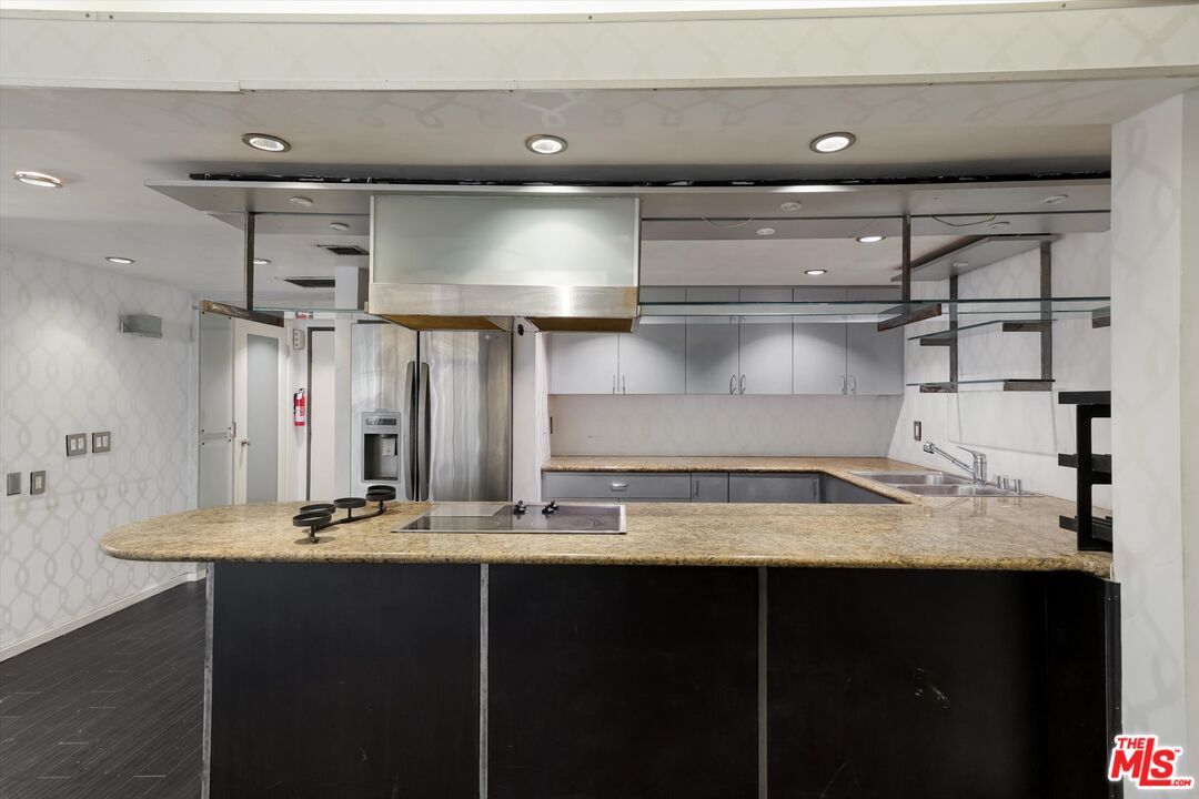 Los Angeles, California, 90024, United States, 2 Bedrooms Bedrooms, ,1 BathroomBathrooms,Residential,For Sale,1939322