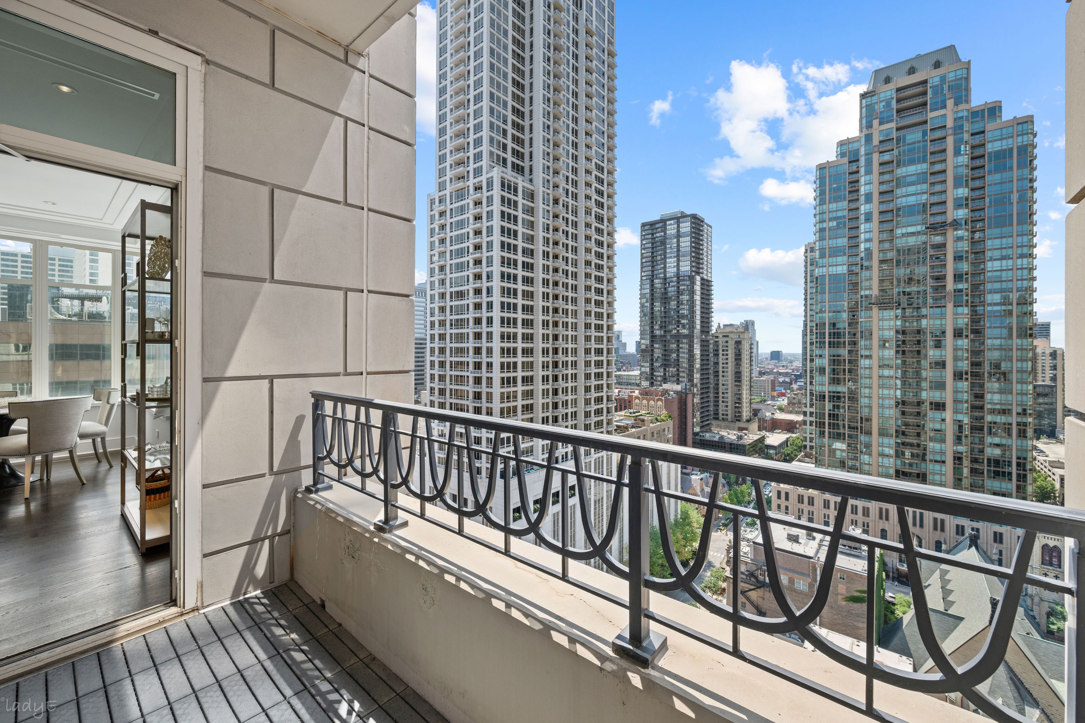  Experience Refined City Living at the Ritz-Carlton Residences - 物件實景
