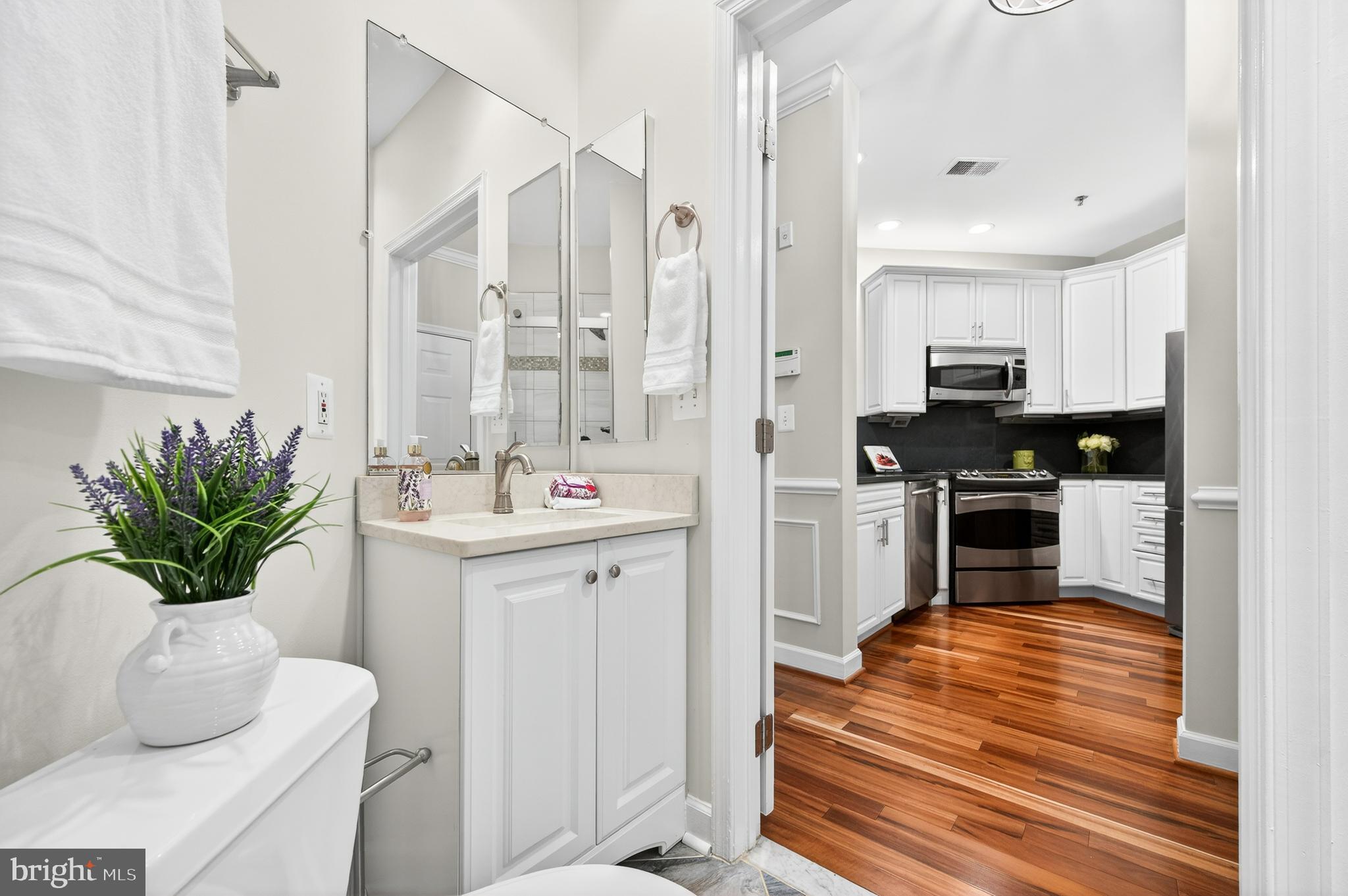 Arlington, Virginia, 22201, United States, 2 Bedrooms Bedrooms, ,2 BathroomsBathrooms,Residential,For Sale,2008587