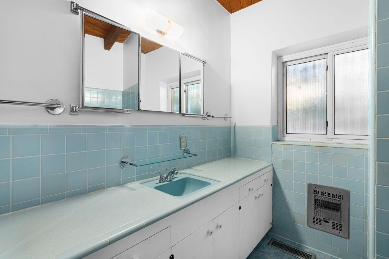 Albuquerque, New Mexico, 87106, United States, 4 Bedrooms Bedrooms, ,5 BathroomsBathrooms,Residential,For Sale,1896146