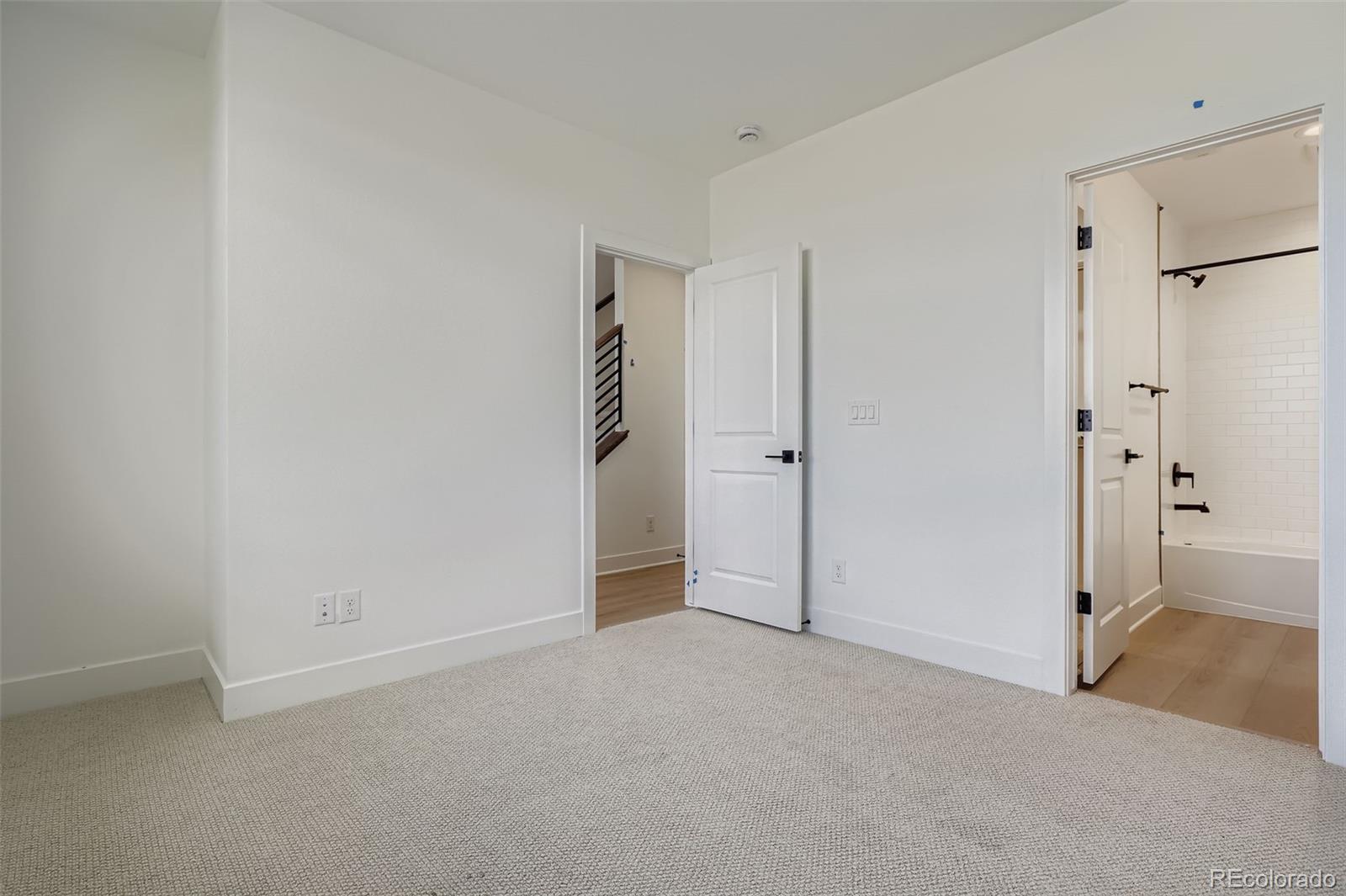 Aurora, Colorado, 80019, United States, 4 Bedrooms Bedrooms, ,4 BathroomsBathrooms,Residential,For Sale,1902538