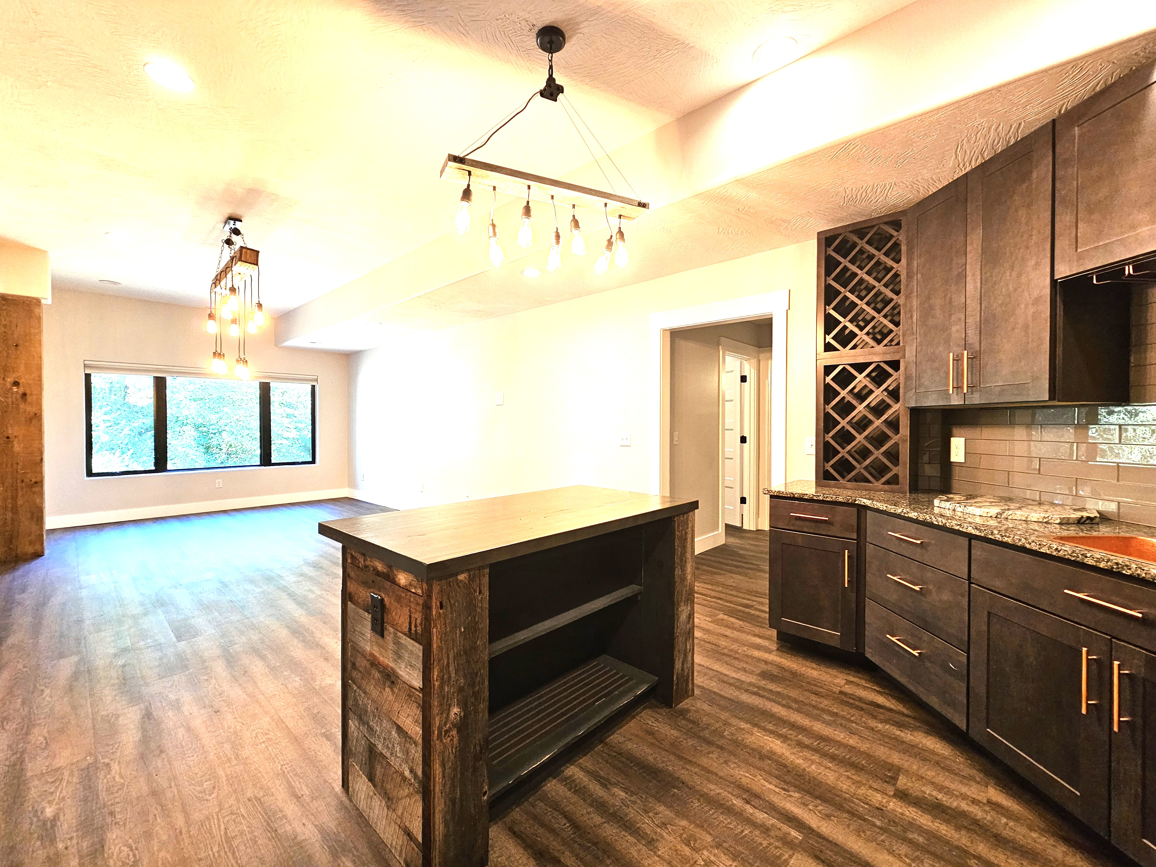 SPRINGFIELD, Missouri, 65804, United States, 4 Bedrooms Bedrooms, ,4 BathroomsBathrooms,Residential,For Sale,1996433