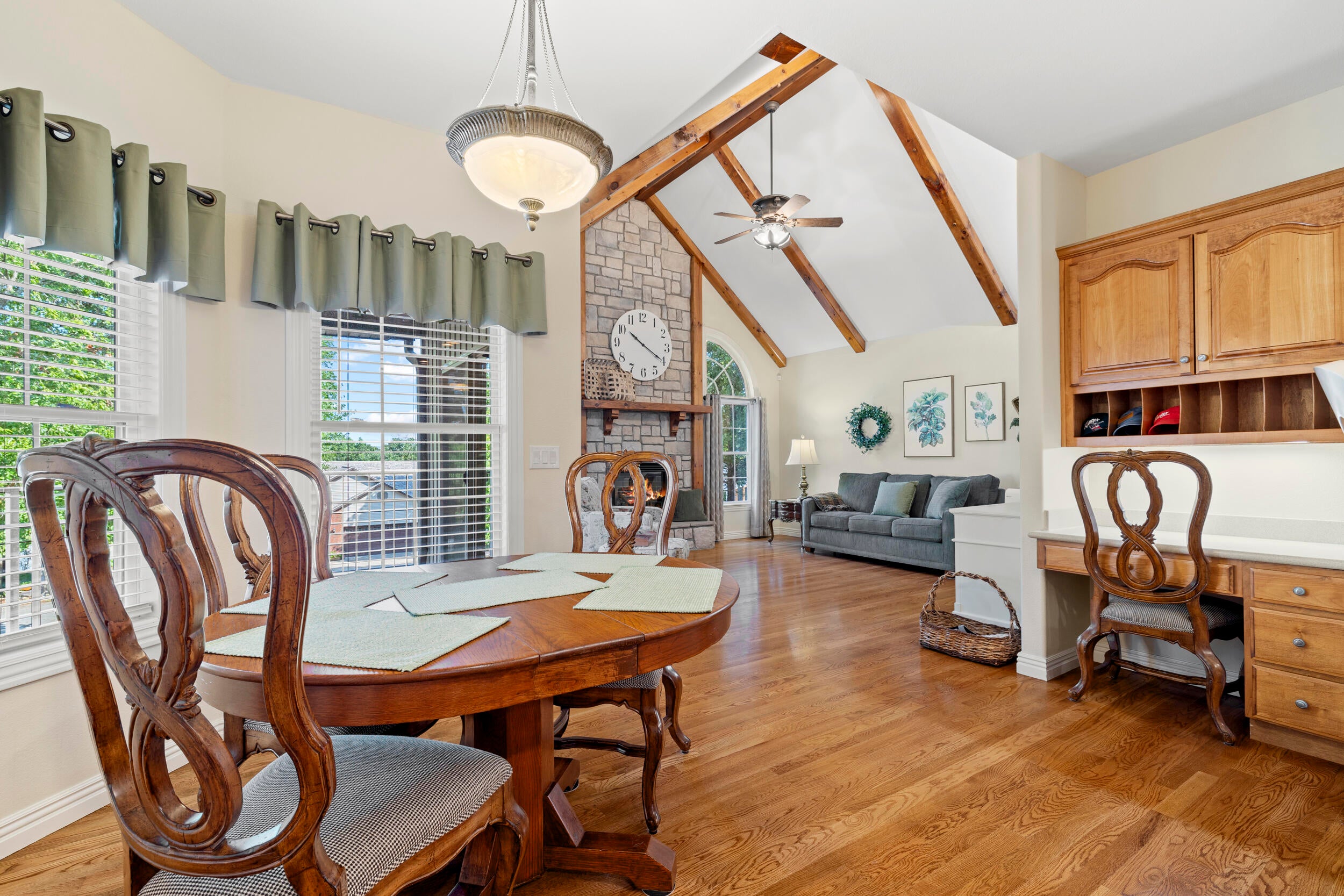 Kimberling City, Missouri, 65686, United States, 5 Bedrooms Bedrooms, ,4 BathroomsBathrooms,Residential,For Sale,1883483