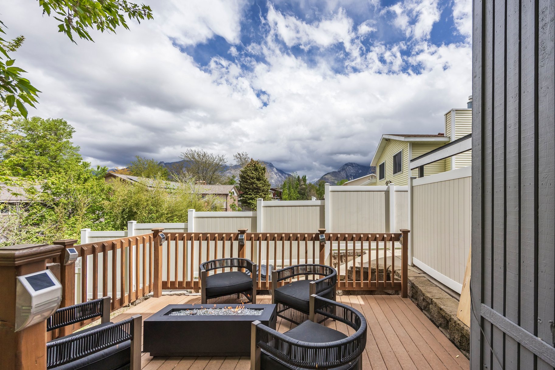  Sandy Gem Near the Canyons with Beautiful Backyard Living - 物件實景