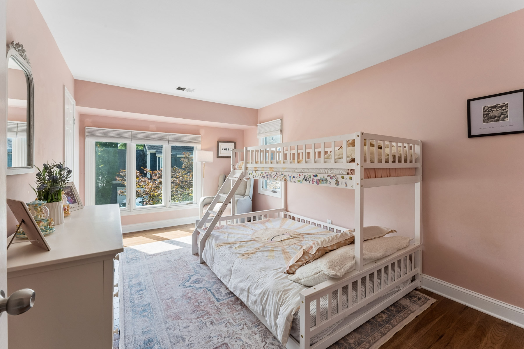  ?Lord Stirling Village? Beautifully Updated Three Bedroom Townhome - 物件實景