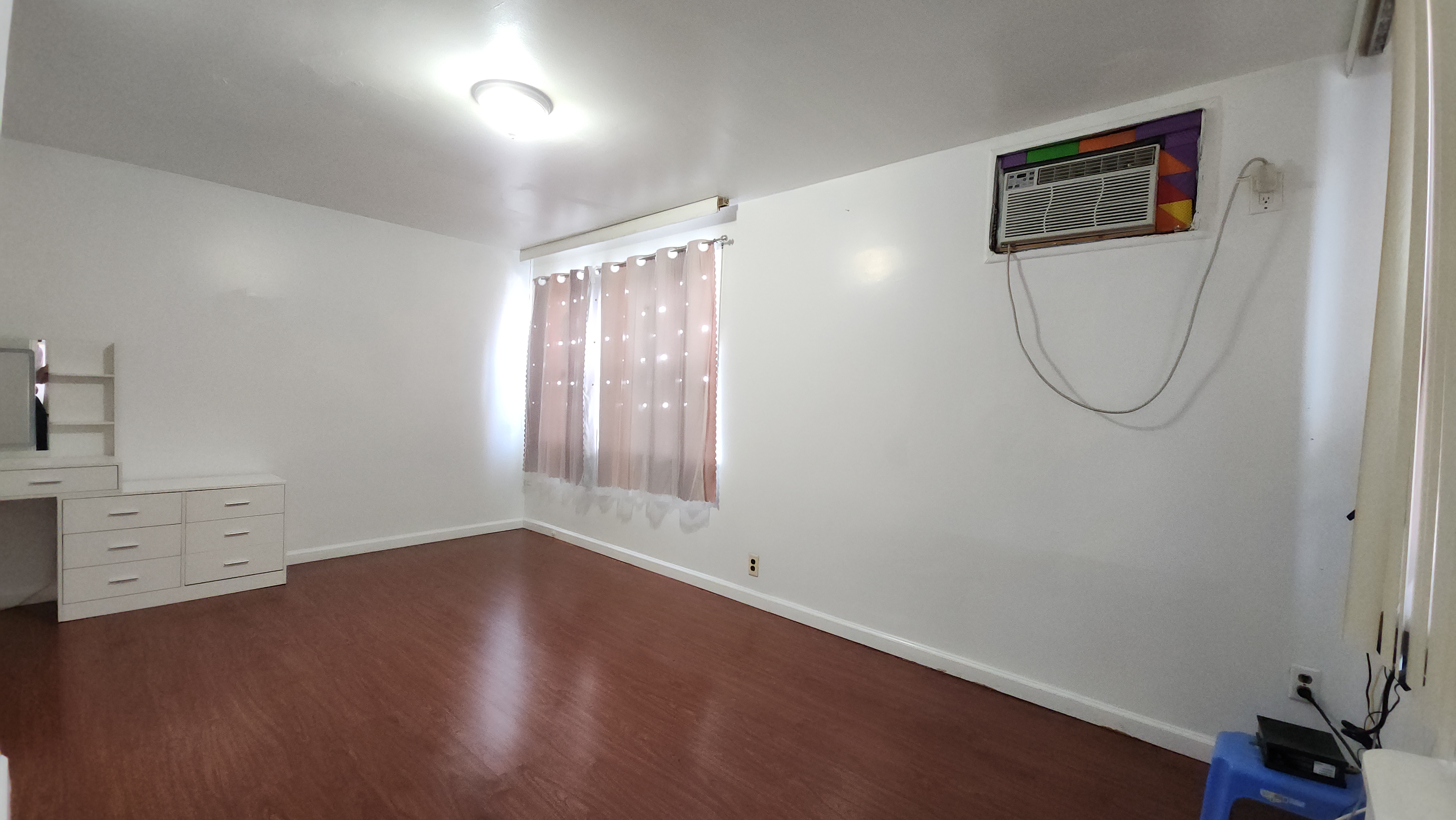 Elmhurst, New York, 11373, United States, 5 Bedrooms Bedrooms, ,2 BathroomsBathrooms,Residential,For Sale,1943620