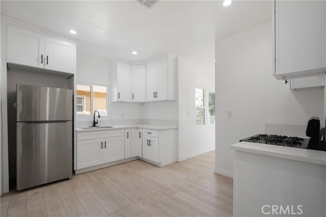 Los Angeles, California, 90062, United States, 7 Bedrooms Bedrooms, ,Residential,For Sale,1974171