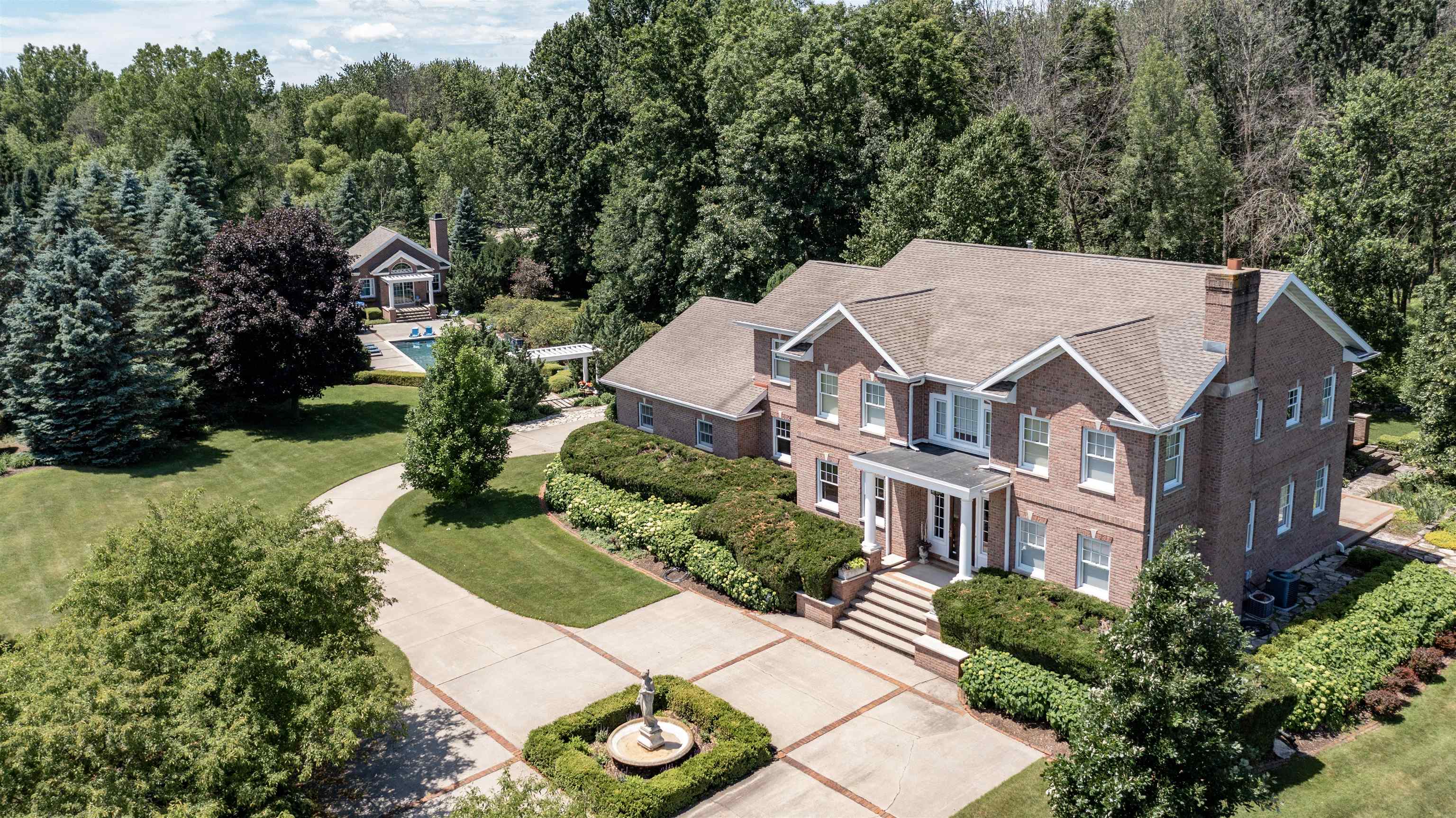 Hortonville, Wisconsin, 54944, United States, 4 Bedrooms Bedrooms, ,6 BathroomsBathrooms,Residential,For Sale,1983735