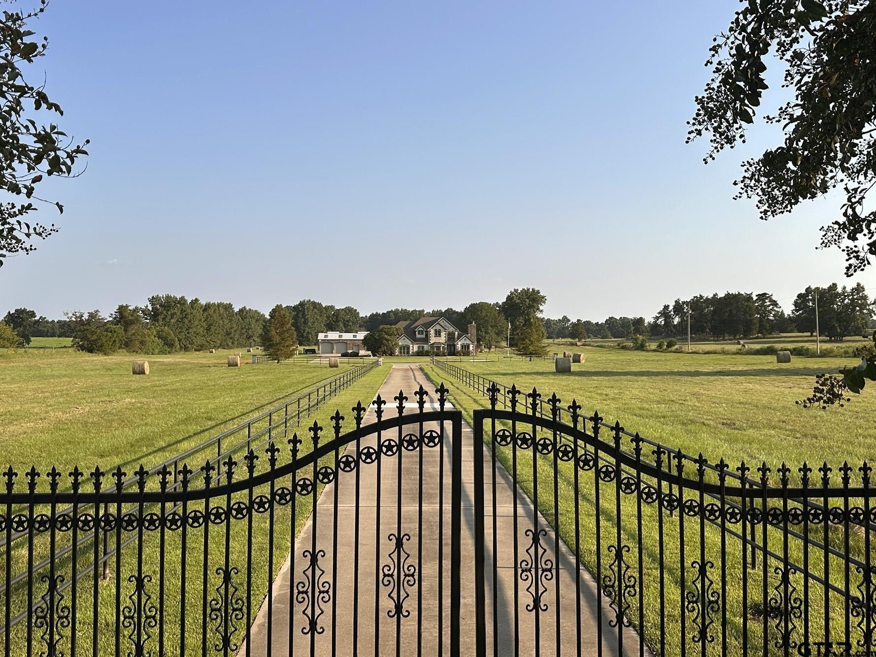 Pittsburg, Texas, 75686, United States, 5 Bedrooms Bedrooms, ,4 BathroomsBathrooms,Residential,For Sale,1978911