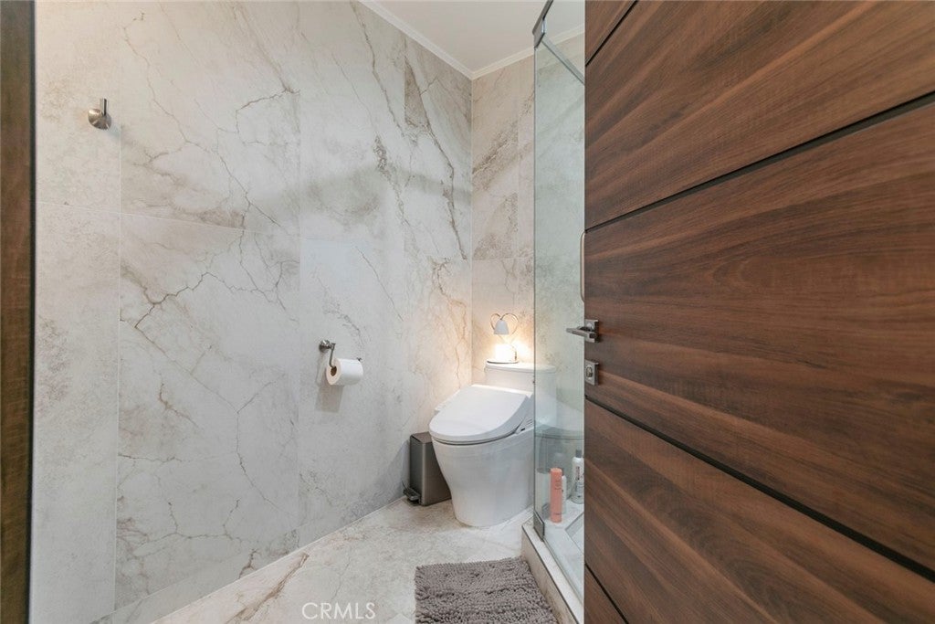 Glendale, California, 91201, United States, 4 Bedrooms Bedrooms, ,5 BathroomsBathrooms,Residential,For Sale,1969452