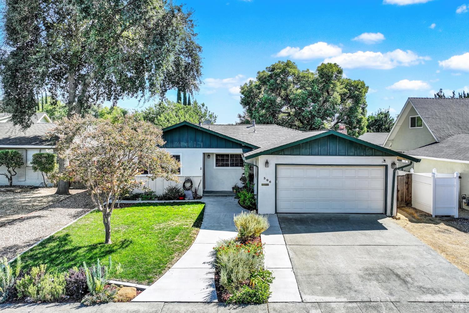 Vacaville, California, 95687, United States, 3 Bedrooms Bedrooms, ,2 BathroomsBathrooms,Residential,For Sale,1940371