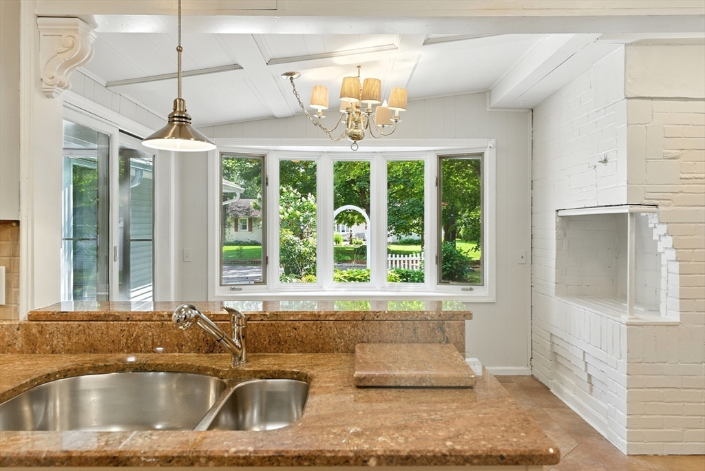 Longmeadow, Massachusetts, 01106, United States, 3 Bedrooms Bedrooms, ,3 BathroomsBathrooms,Residential,For Sale,1933397