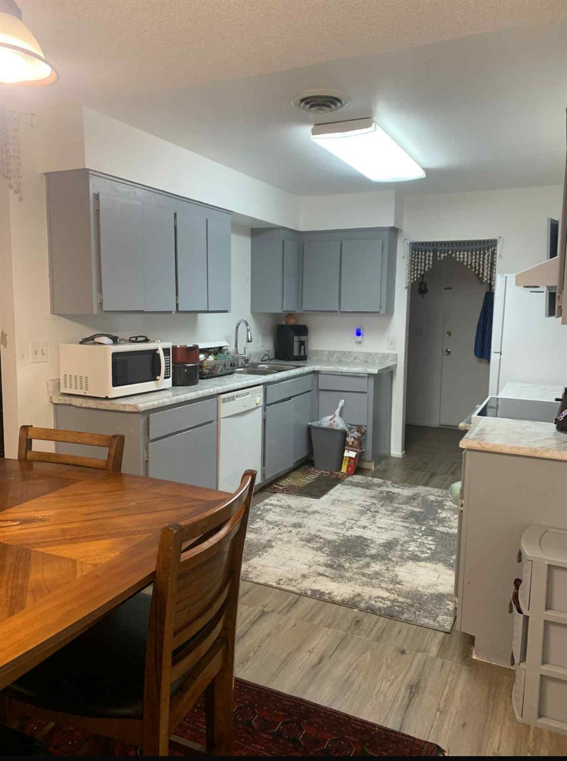 Yuba City, California, 95991-2504, United States, 6 Bedrooms Bedrooms, ,4 BathroomsBathrooms,Residential,For Sale,1920010