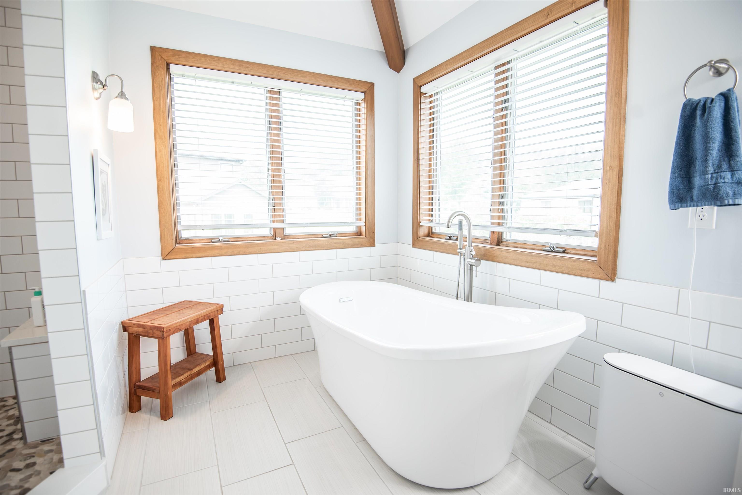 Fort Wayne, Indiana, 46814, United States, 5 Bedrooms Bedrooms, ,4 BathroomsBathrooms,Residential,For Sale,1975635